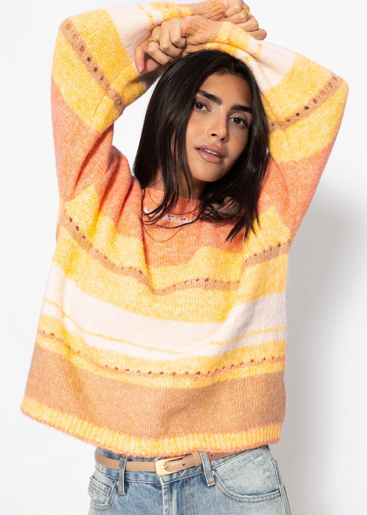 Gestreifter Pullover mit Loch-Strickmuster - gelb
