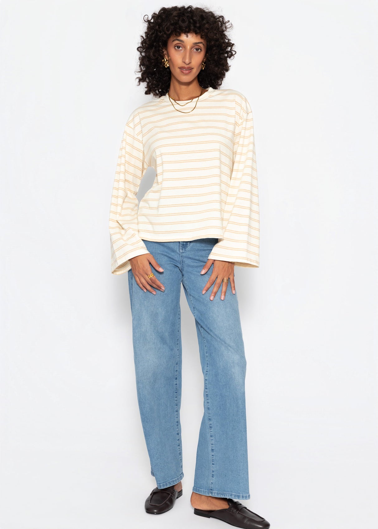 Gestreiftes Langarmshirt mit weiten Ärmeln - creme