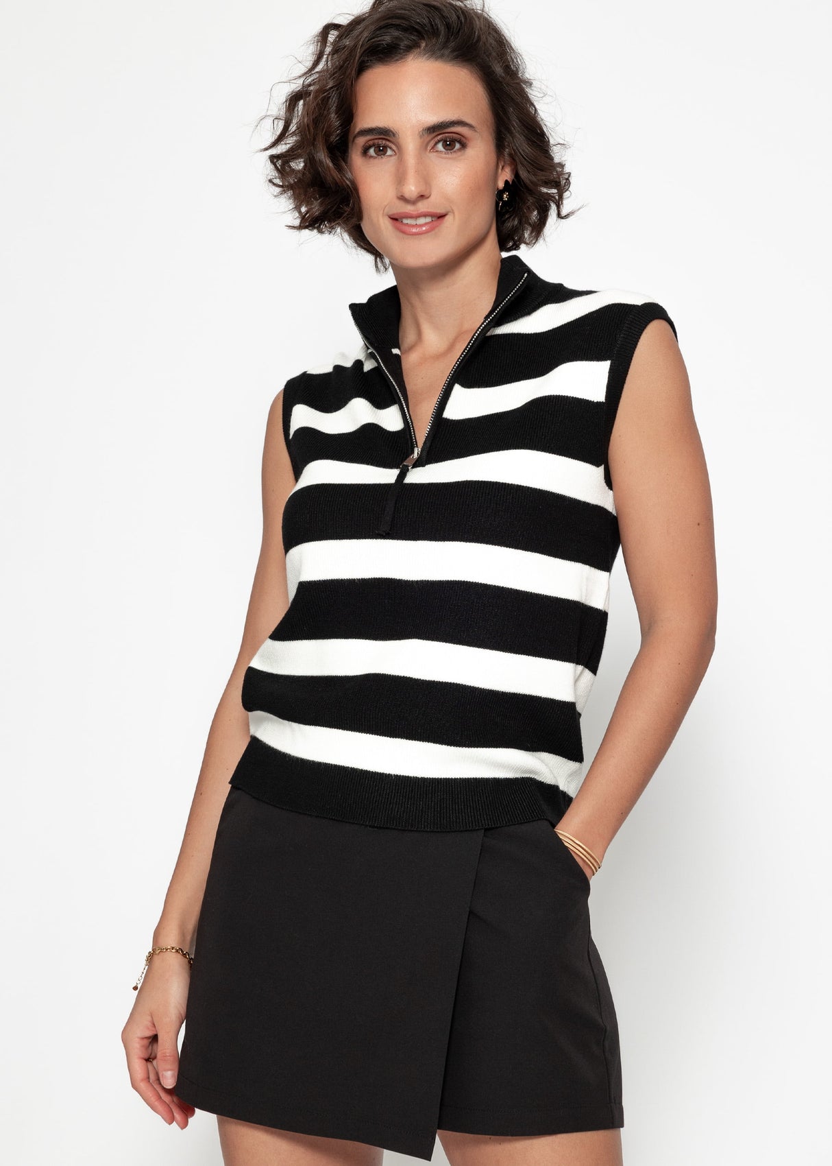 Striped top with zip - black