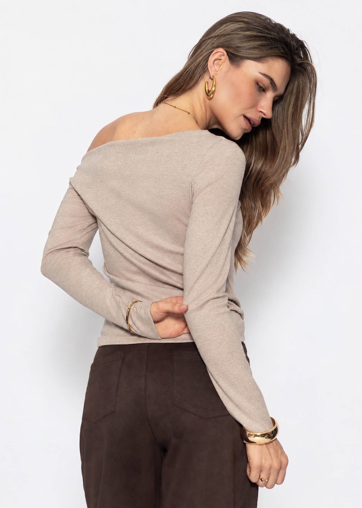 Glitzershirt mit asymmetrischem Ausschnitt - beige