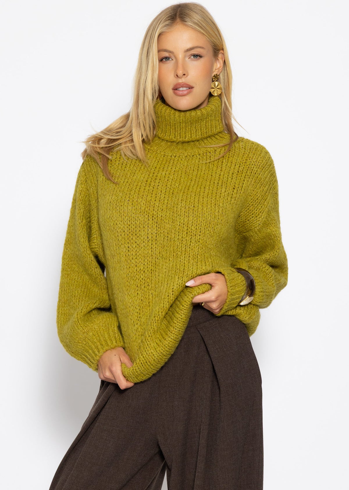 Grober Strickpullover mit Rollkragen - olivgrün