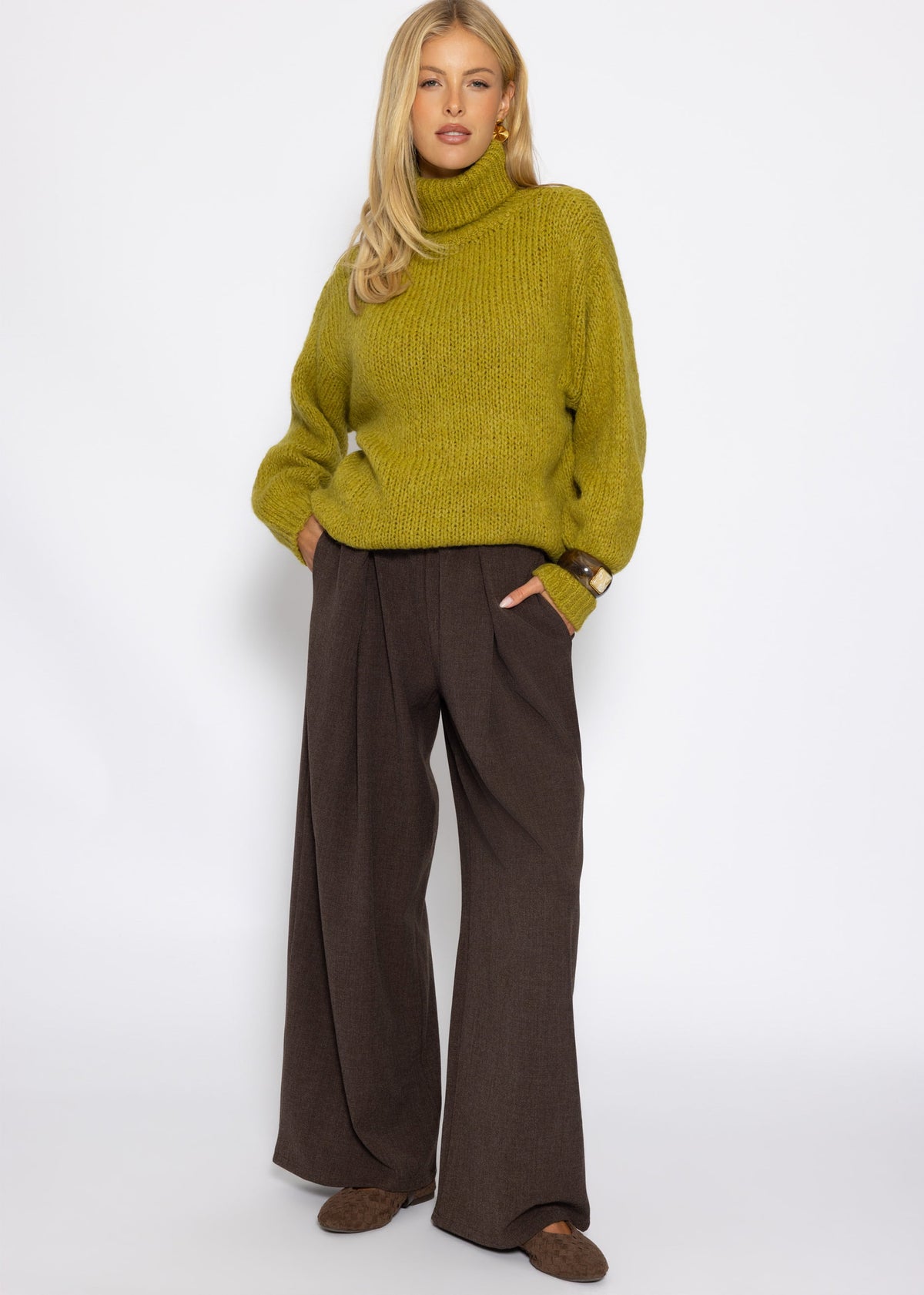 Grober Strickpullover mit Rollkragen - olivgrün