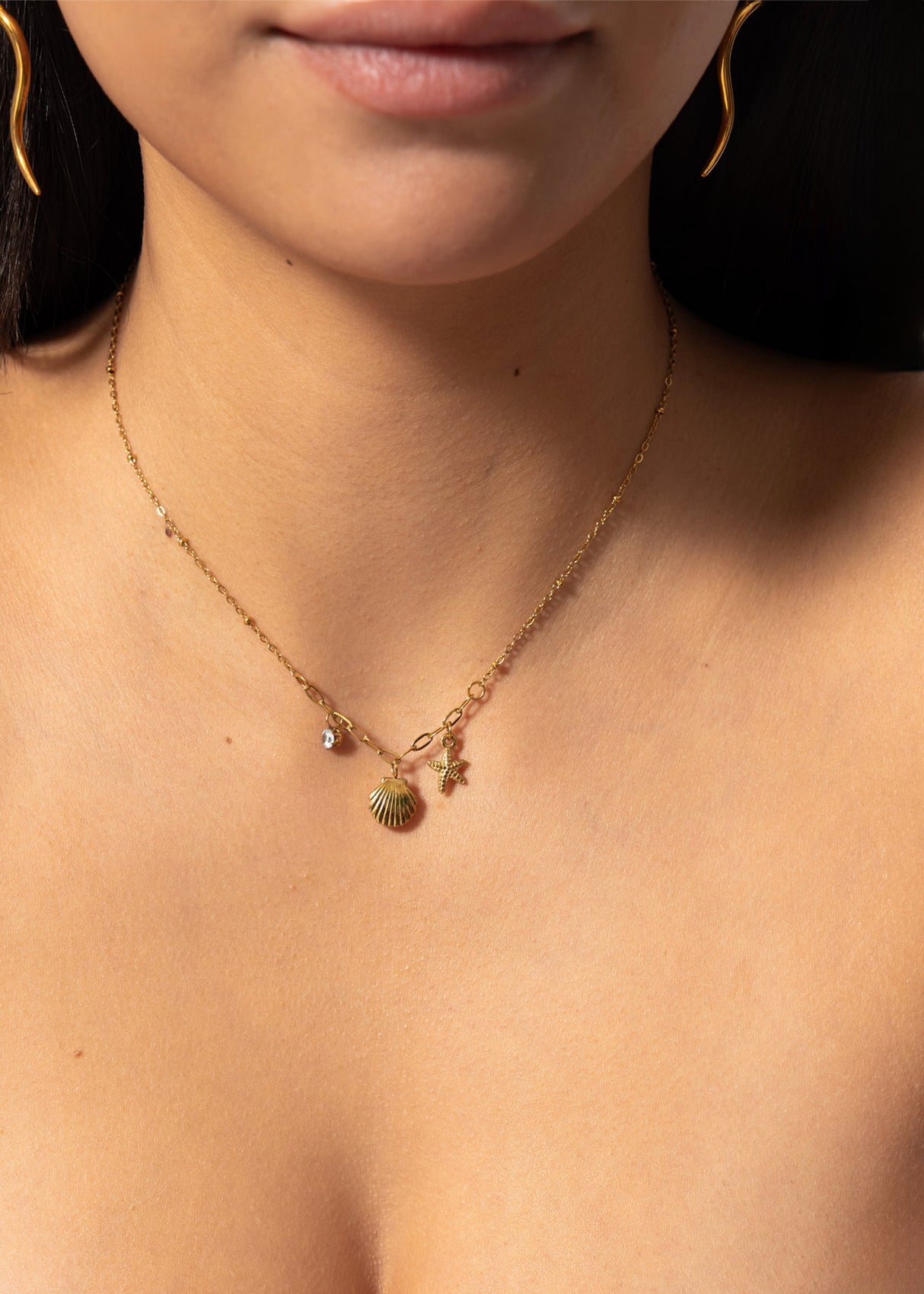 Halskette mit maritimen Anhängern und Glitzerstein - gold