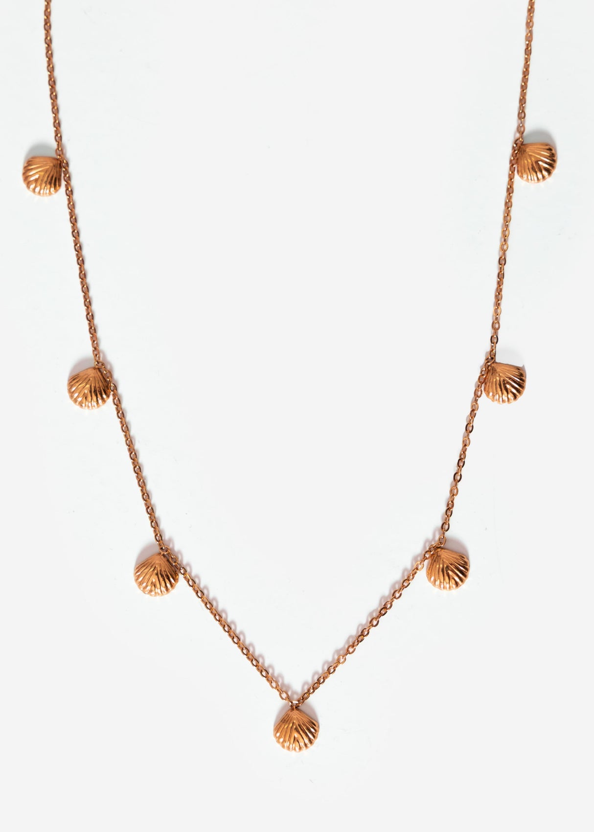 Halskette mit Muscheln - gold