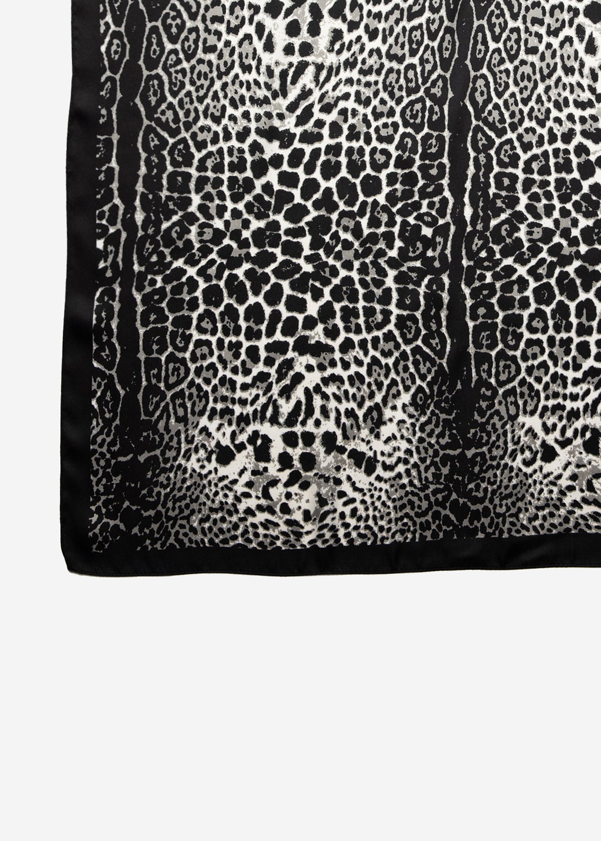 Scarf with leopard print - black