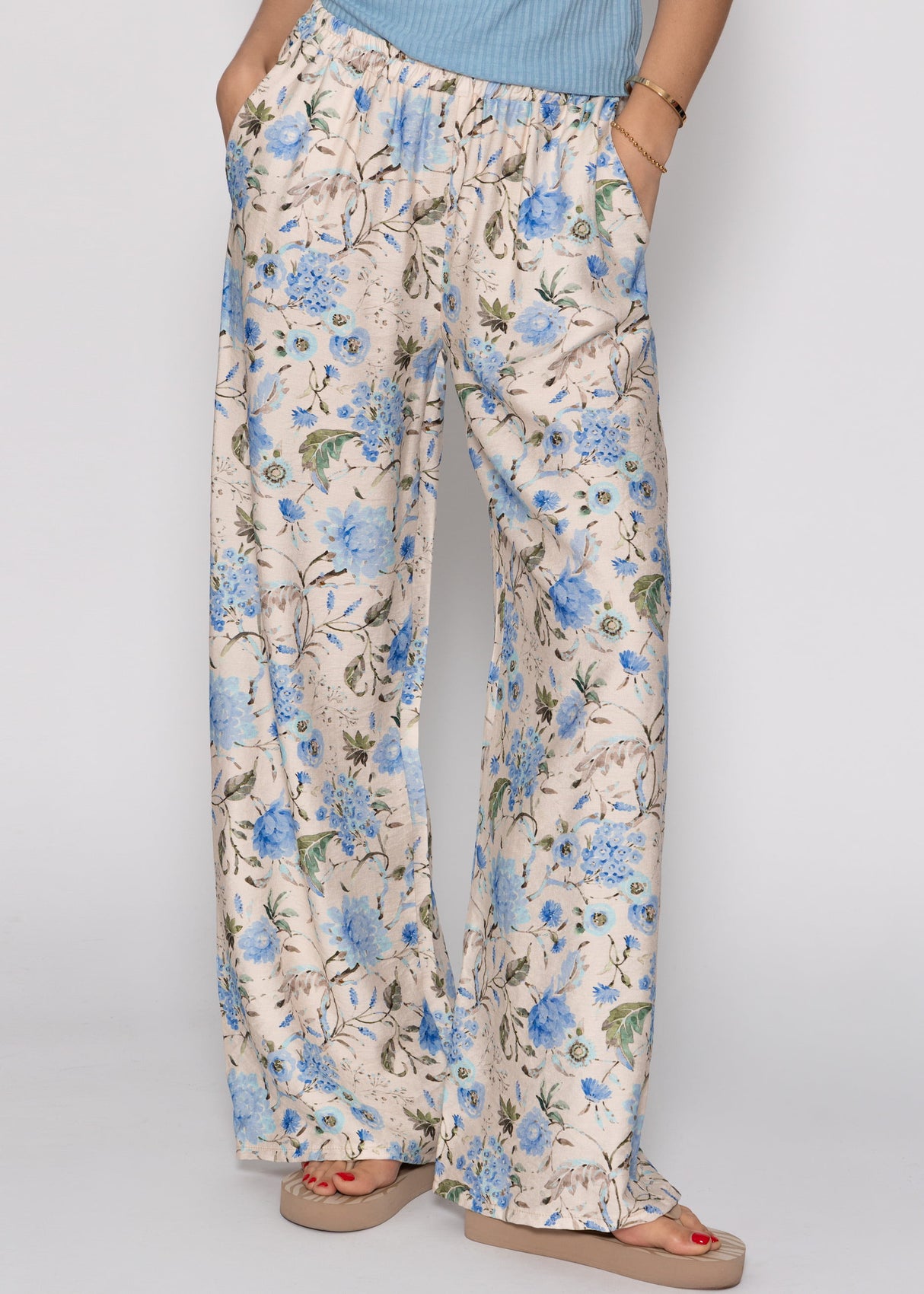 Hose mit Blümchendruck - beige-blau