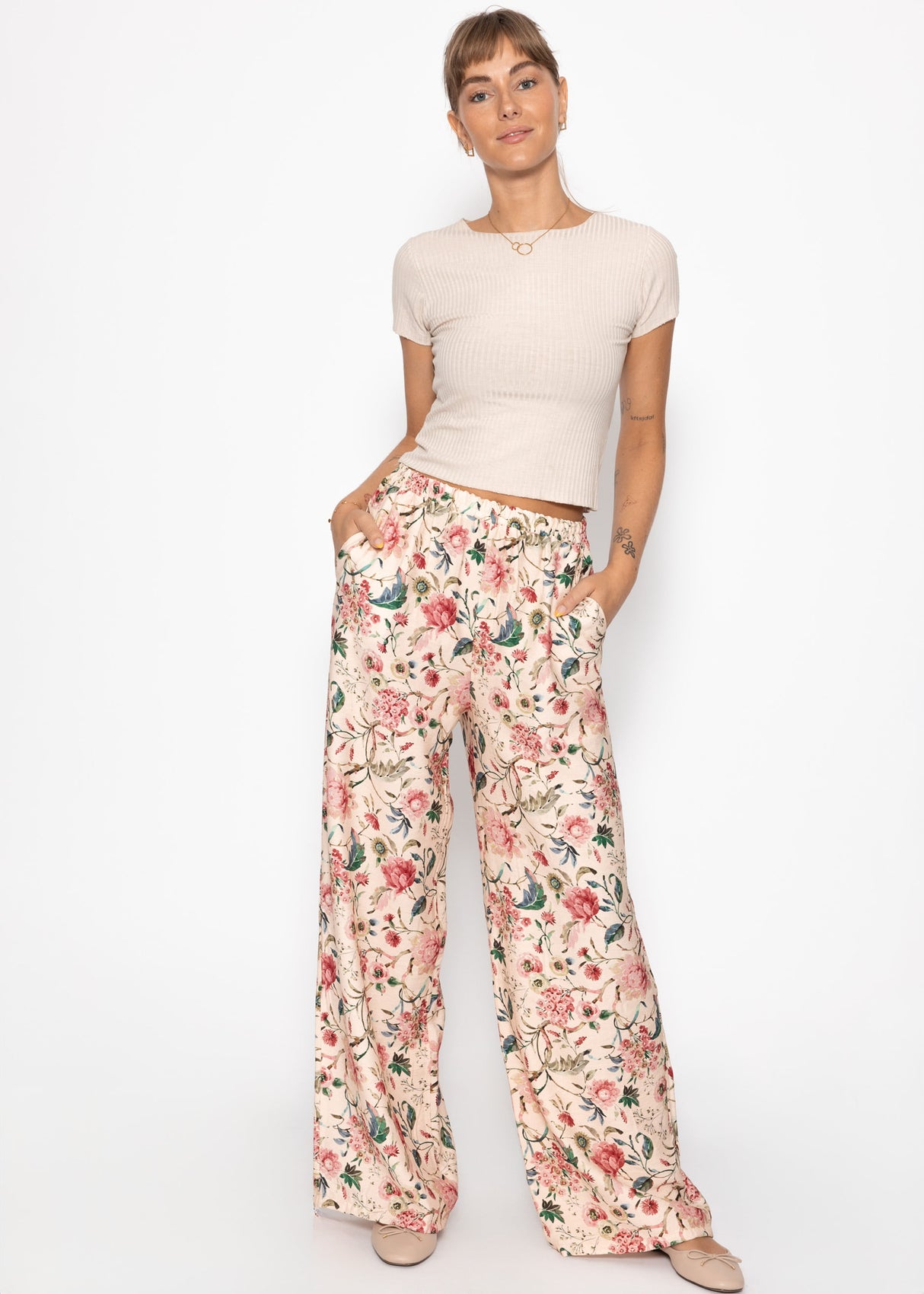 Pants with floral pressure - beige