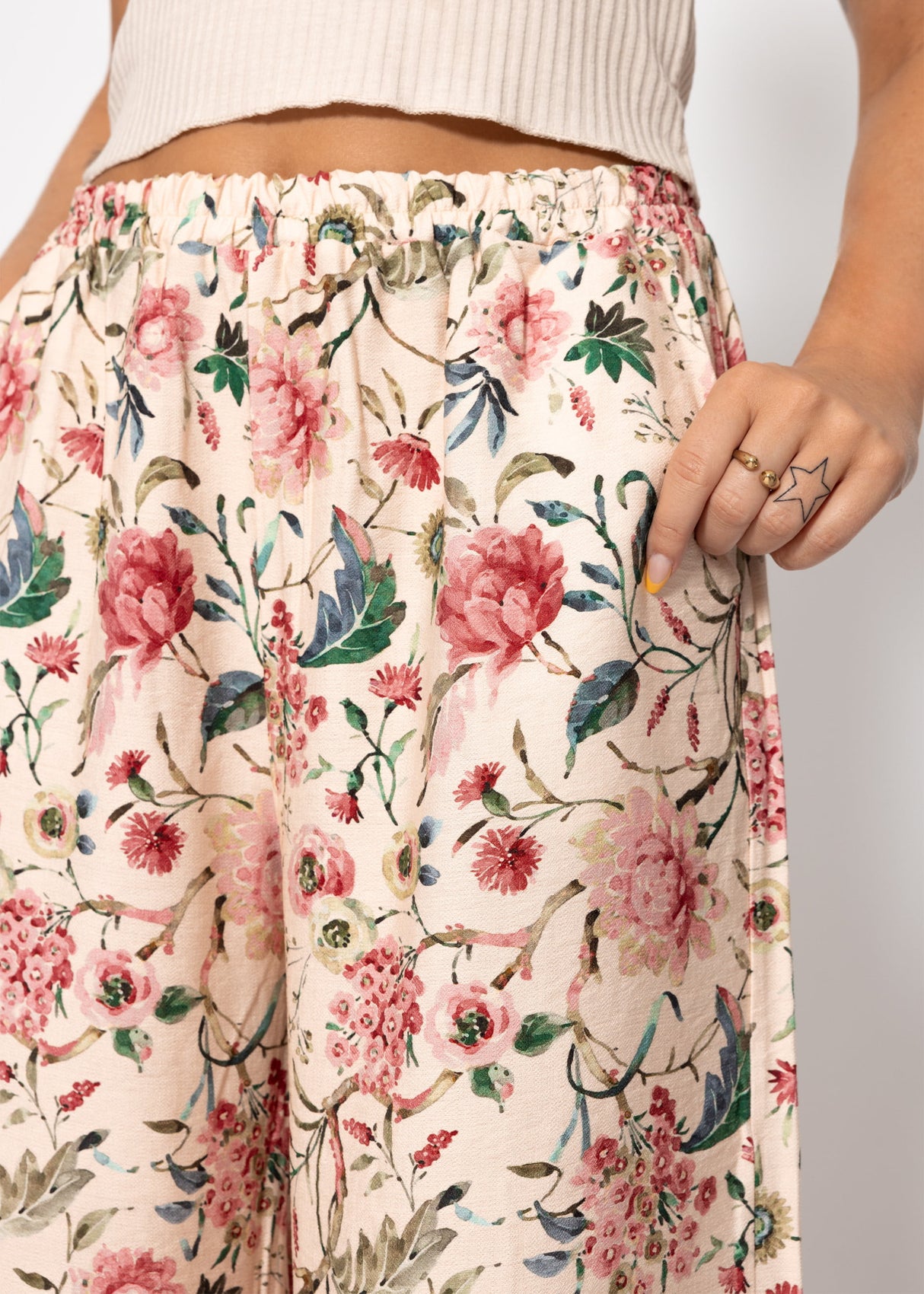 Pants with floral pressure - beige