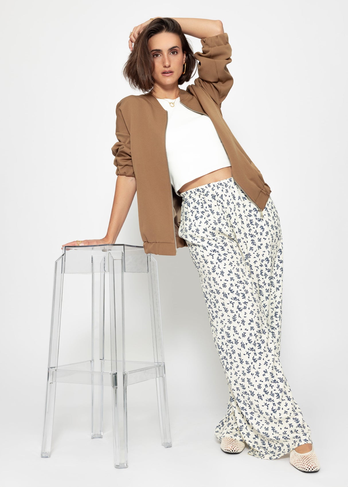 Pants with a wide leg and floral print - off-white