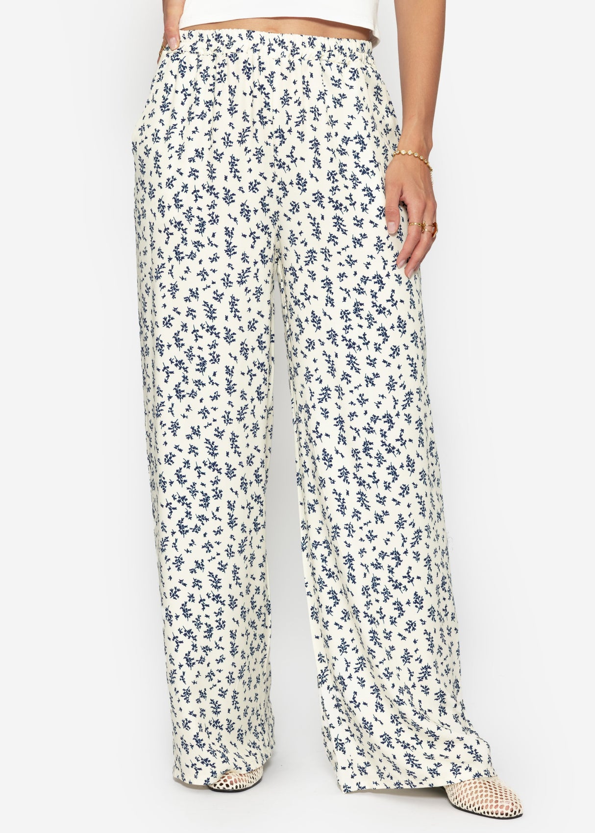 Pants with a wide leg and floral print - off-white