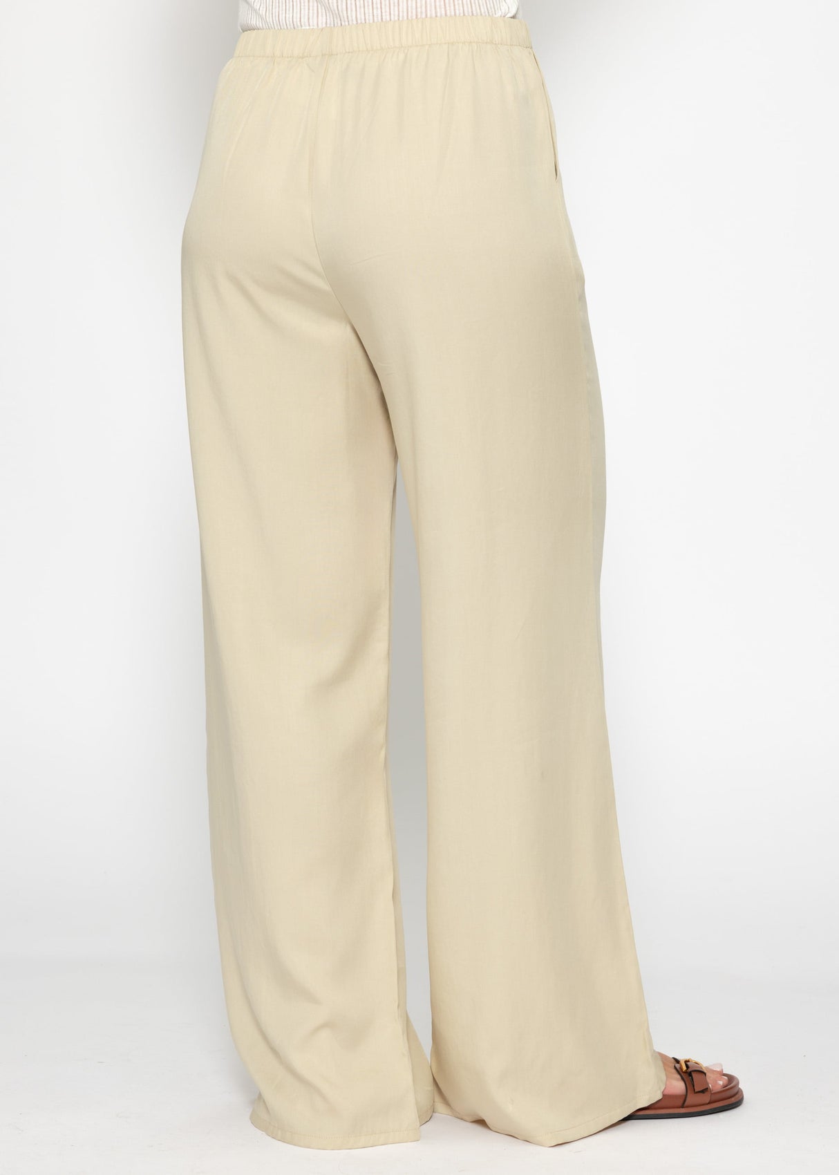 Hose mit weitem Bein und Rüschendetail - beige