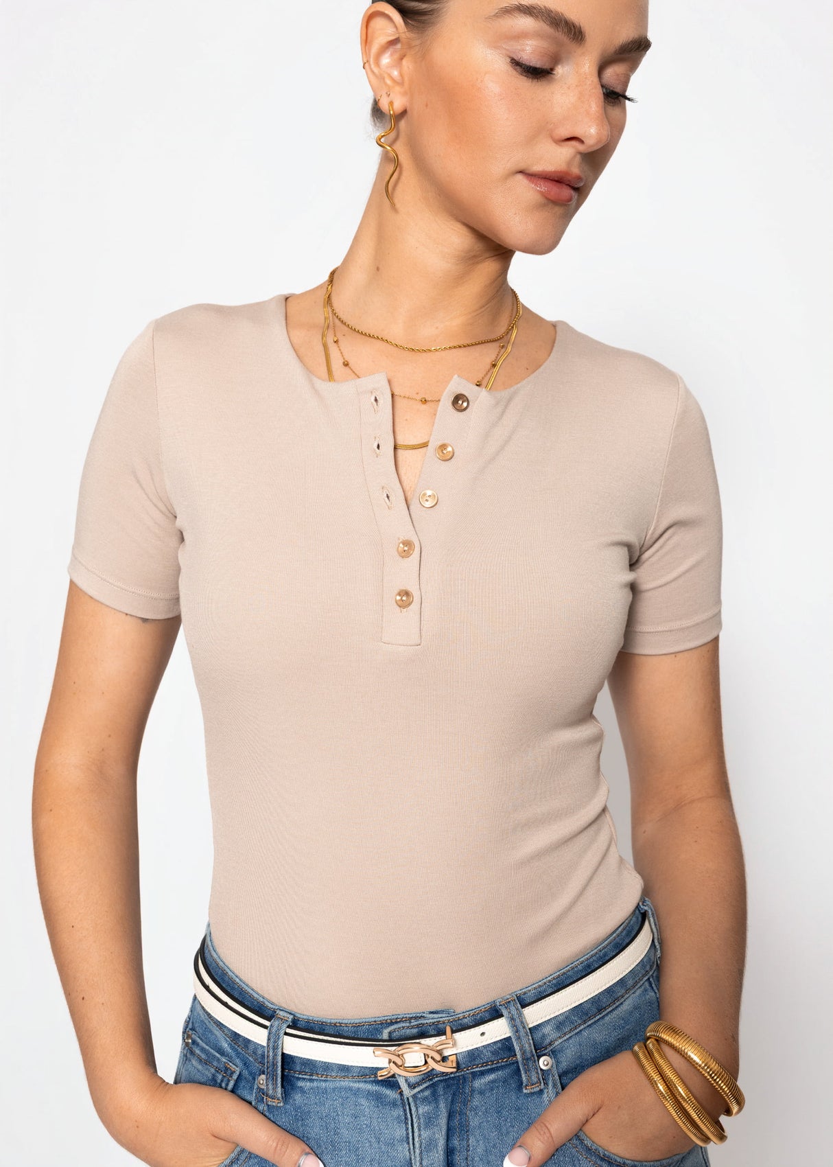 Kurzarm Body mit Knopfleiste - beige