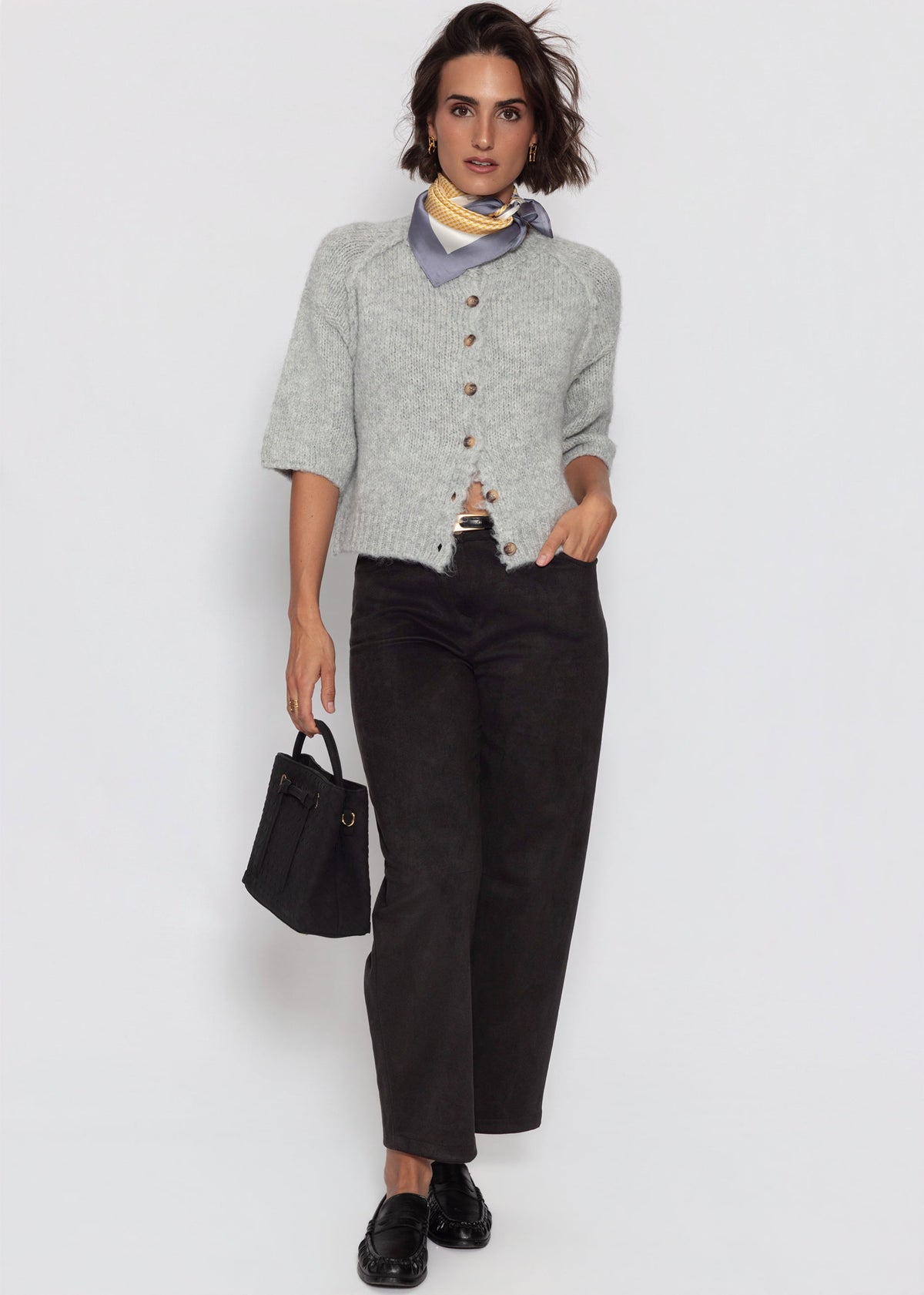 Kurzarm Cardigan mit Außennähten - grau