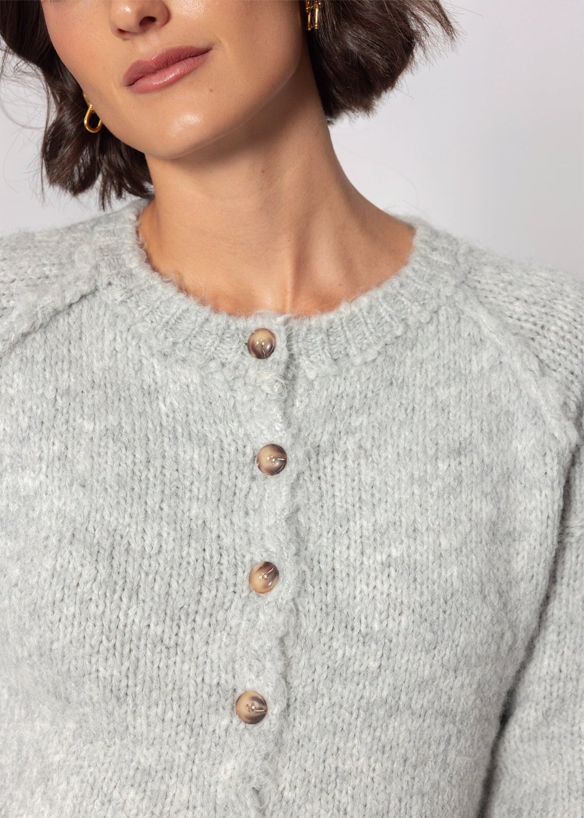 Kurzarm Cardigan mit Außennähten - grau