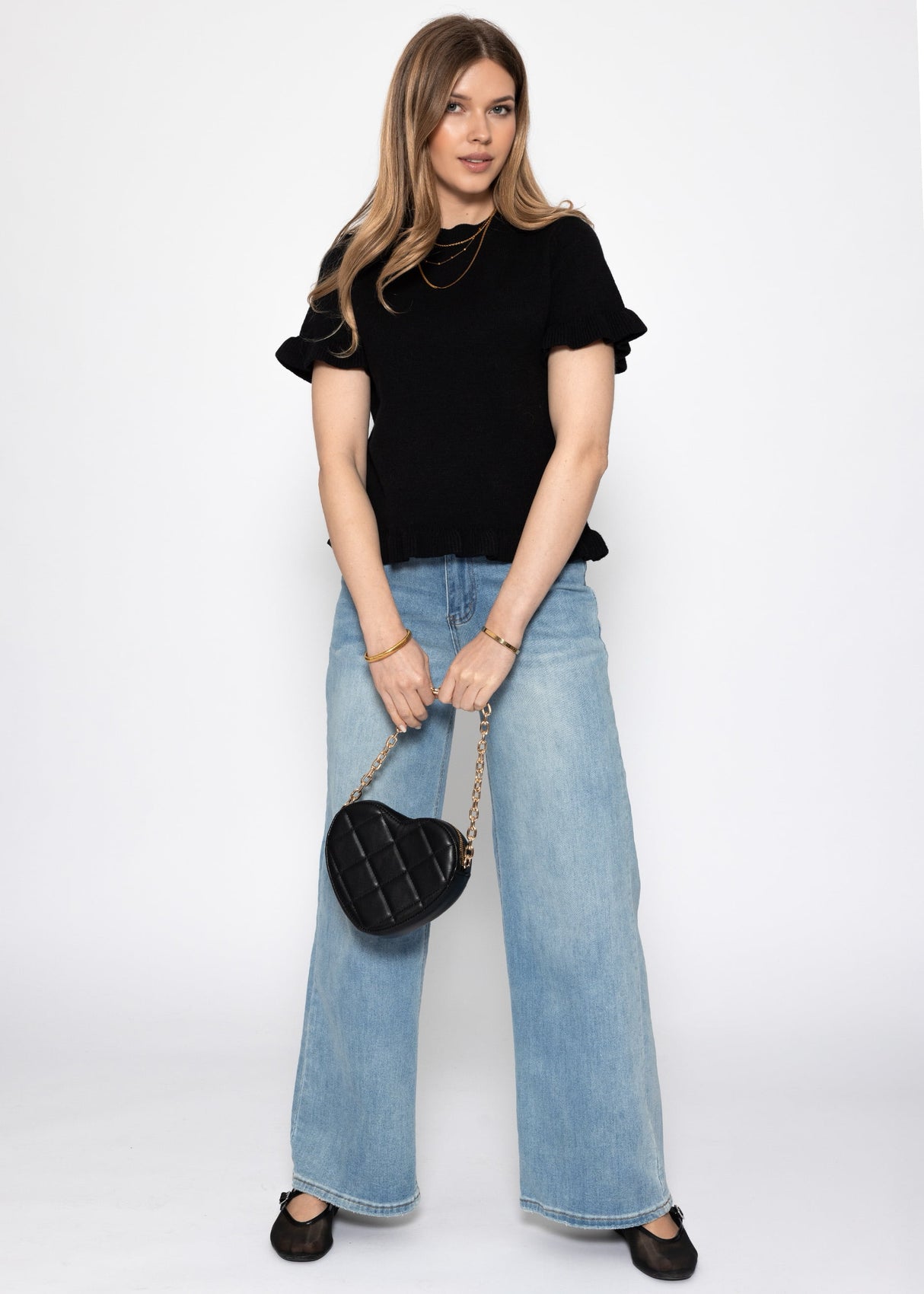 Short-sleeved sweater with ruffles - black