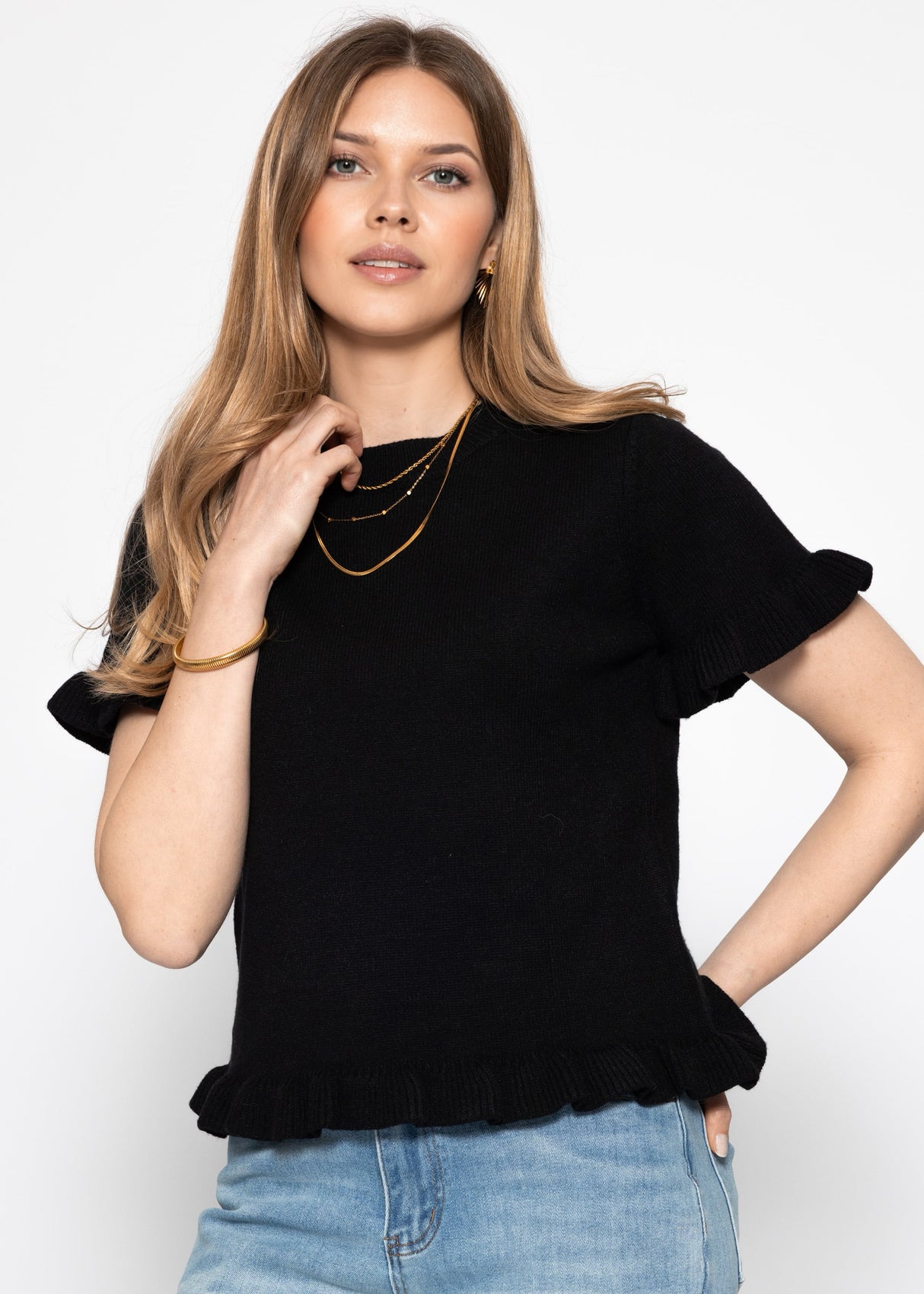 Short-sleeved sweater with ruffles - black