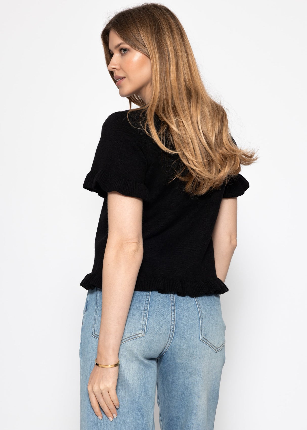 Short-sleeved sweater with ruffles - black