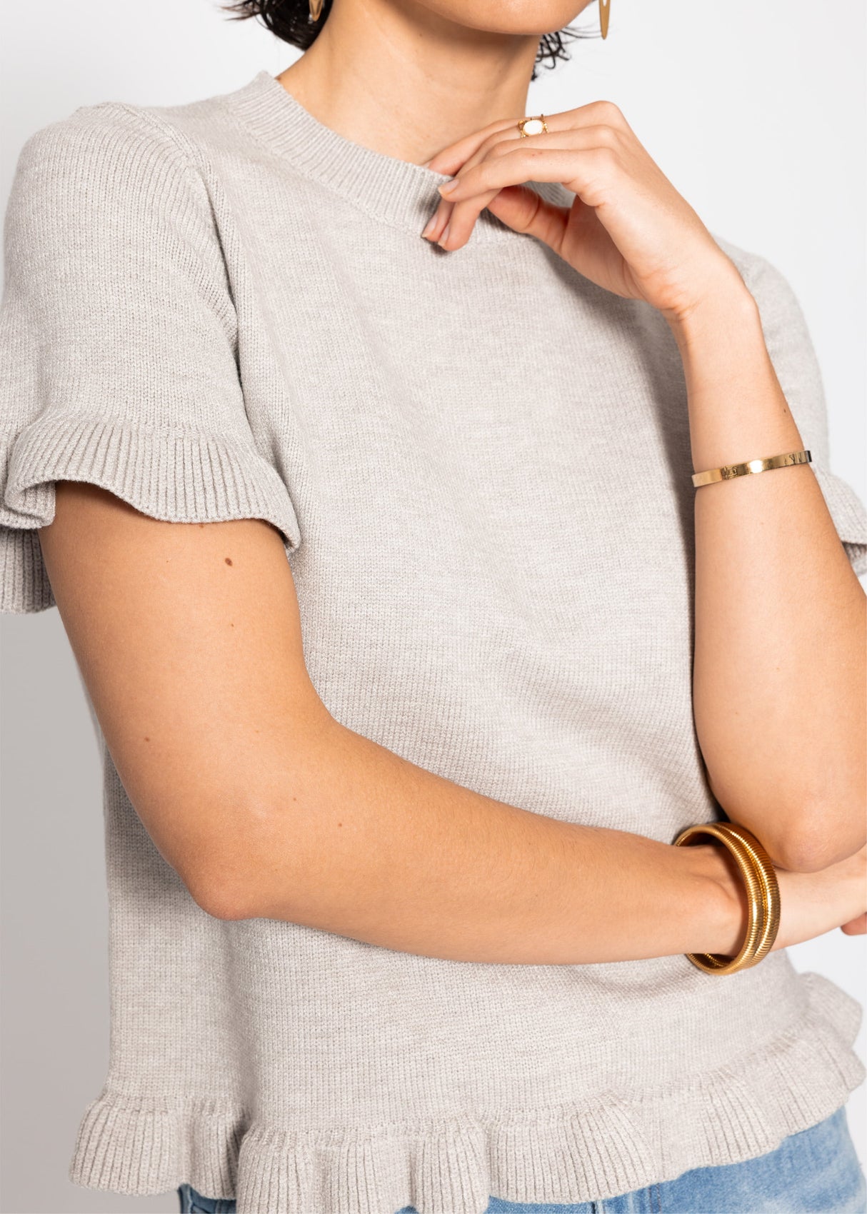 Kurzarm-Pullover mit Volants - taupe