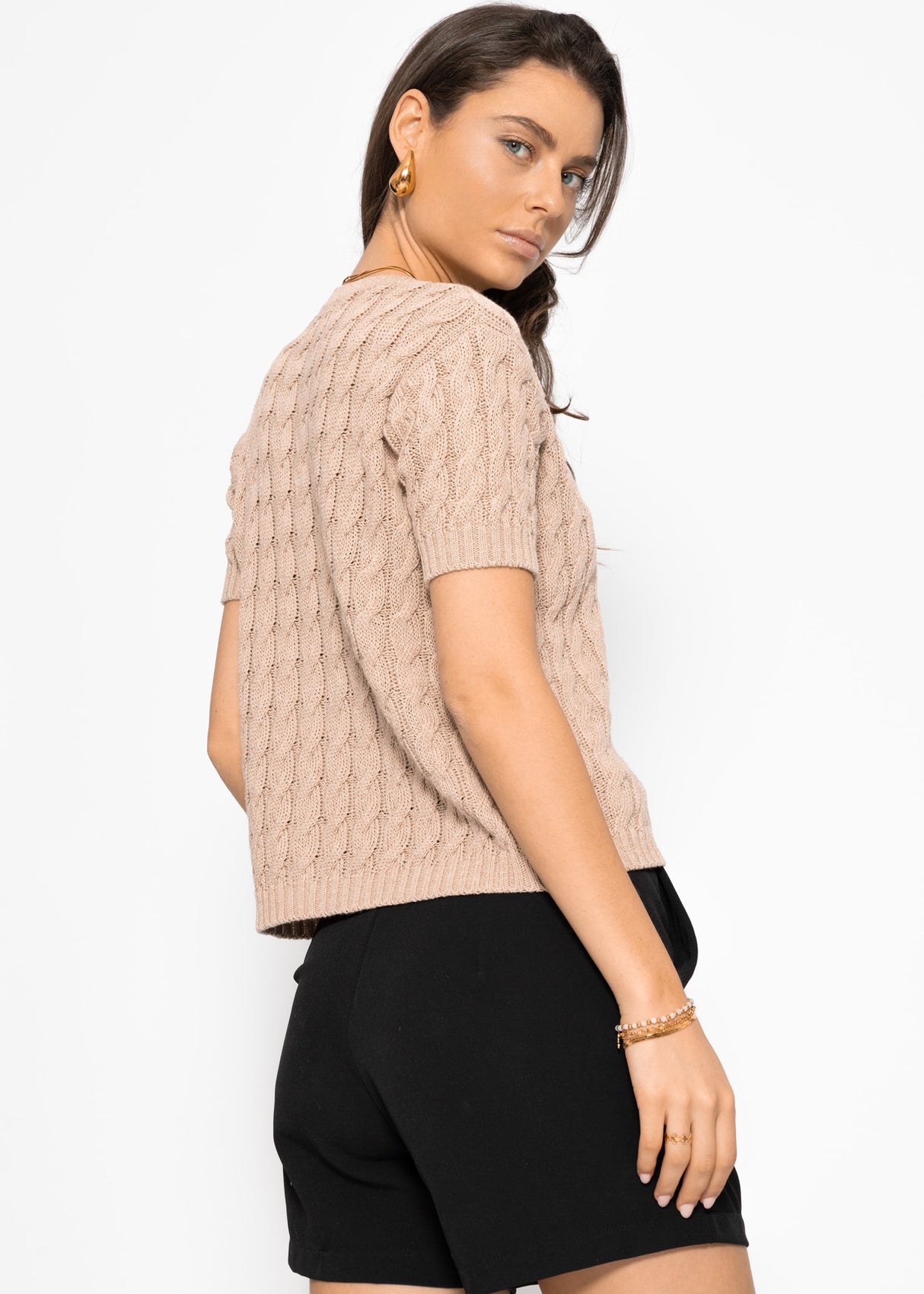 Short sleeve cardigan with cable knit pattern - beige