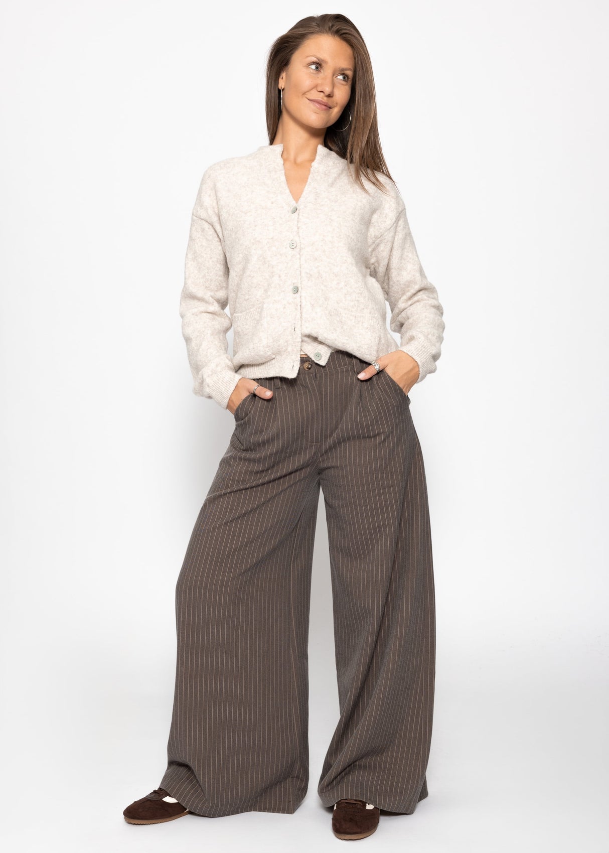 Casual suit pants with pinstripes - brown