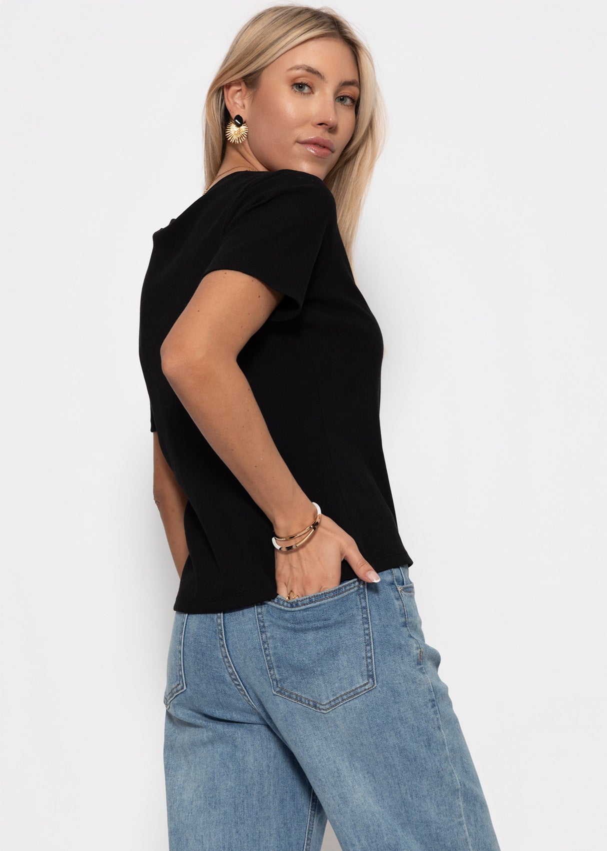 Lässiges Ripp T-Shirt mit V-Ausschnitt - schwarz