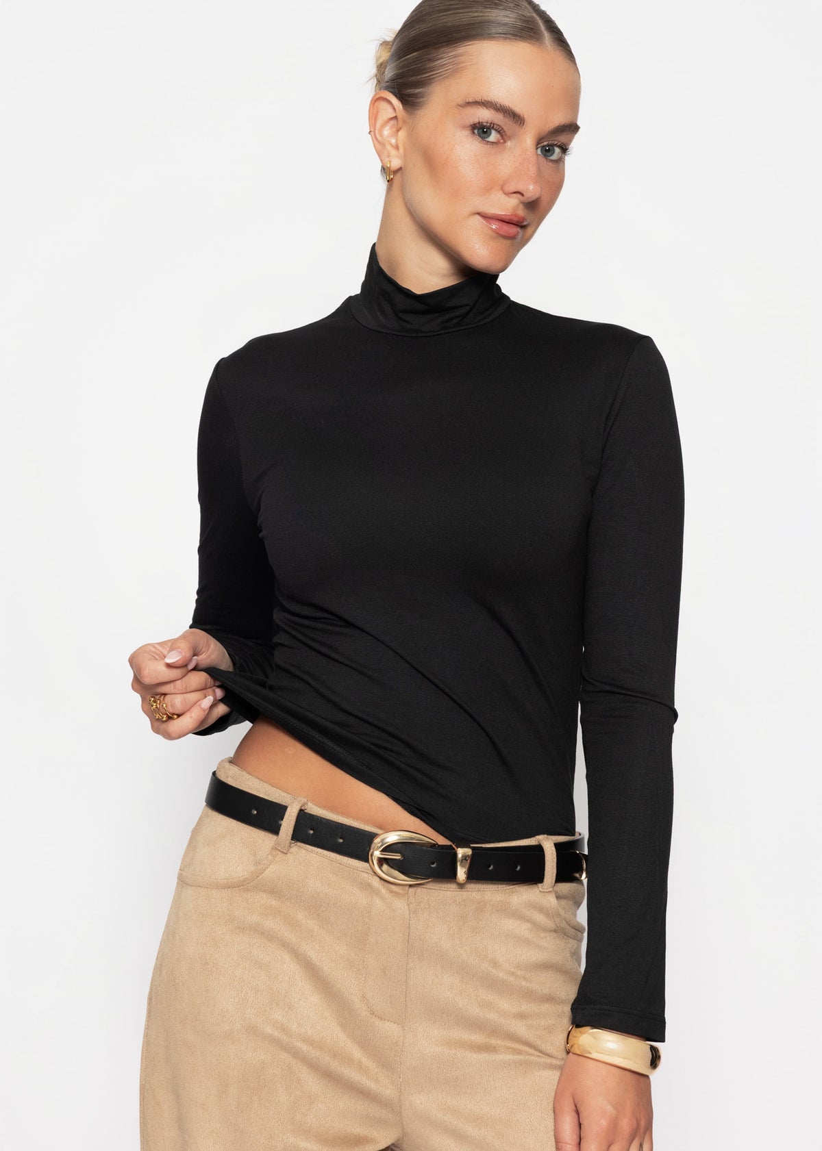 Long-sleeved turtleneck shirt - black
