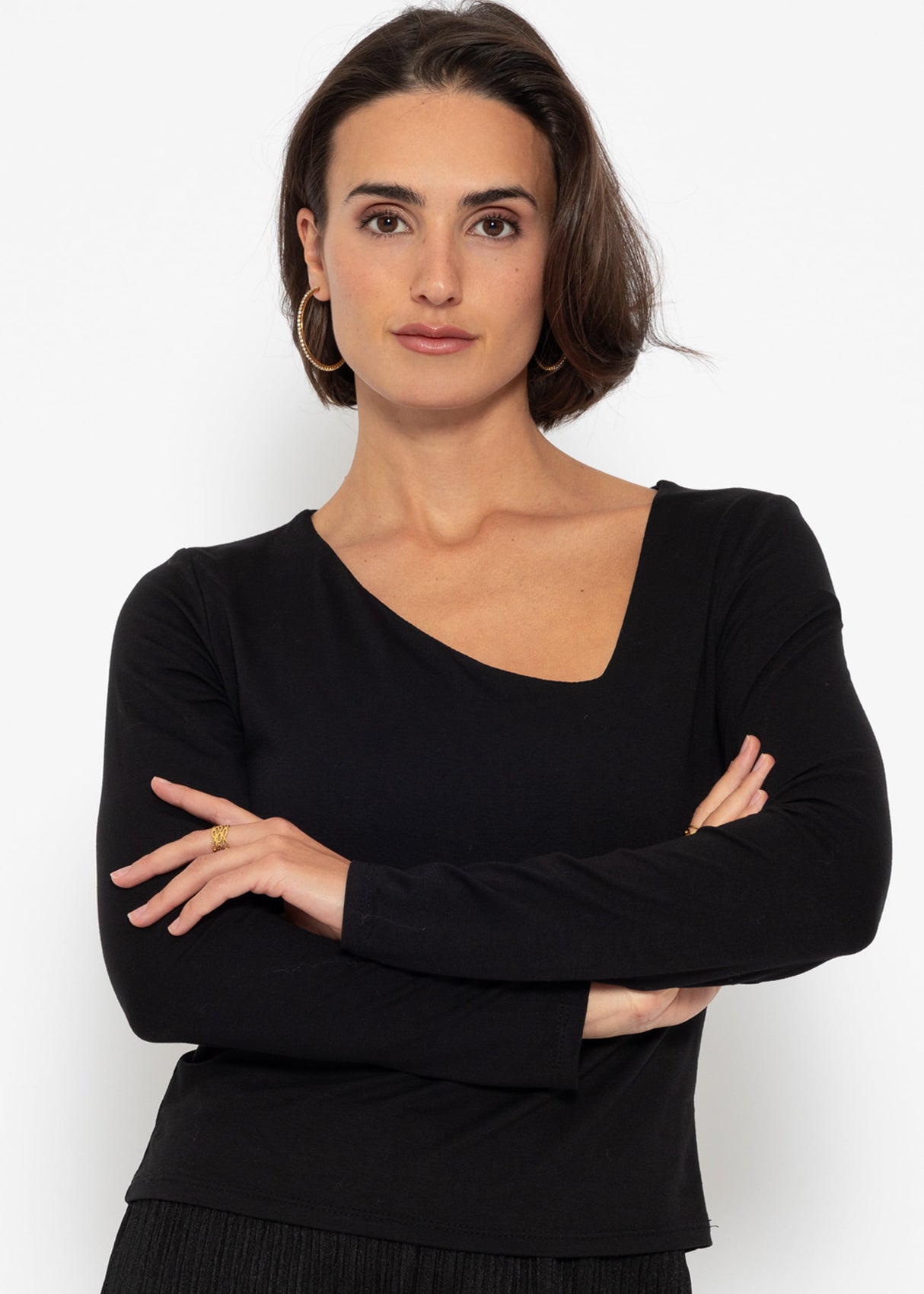Long-sleeved shirt with asymmetric neckline - black