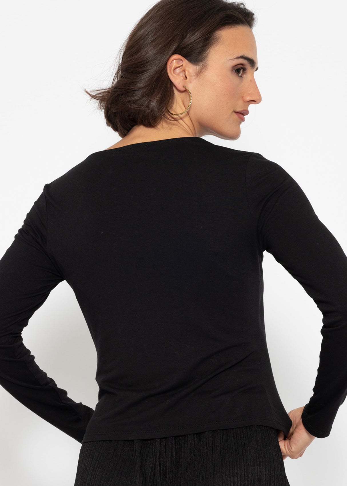 Long-sleeved shirt with asymmetric neckline - black