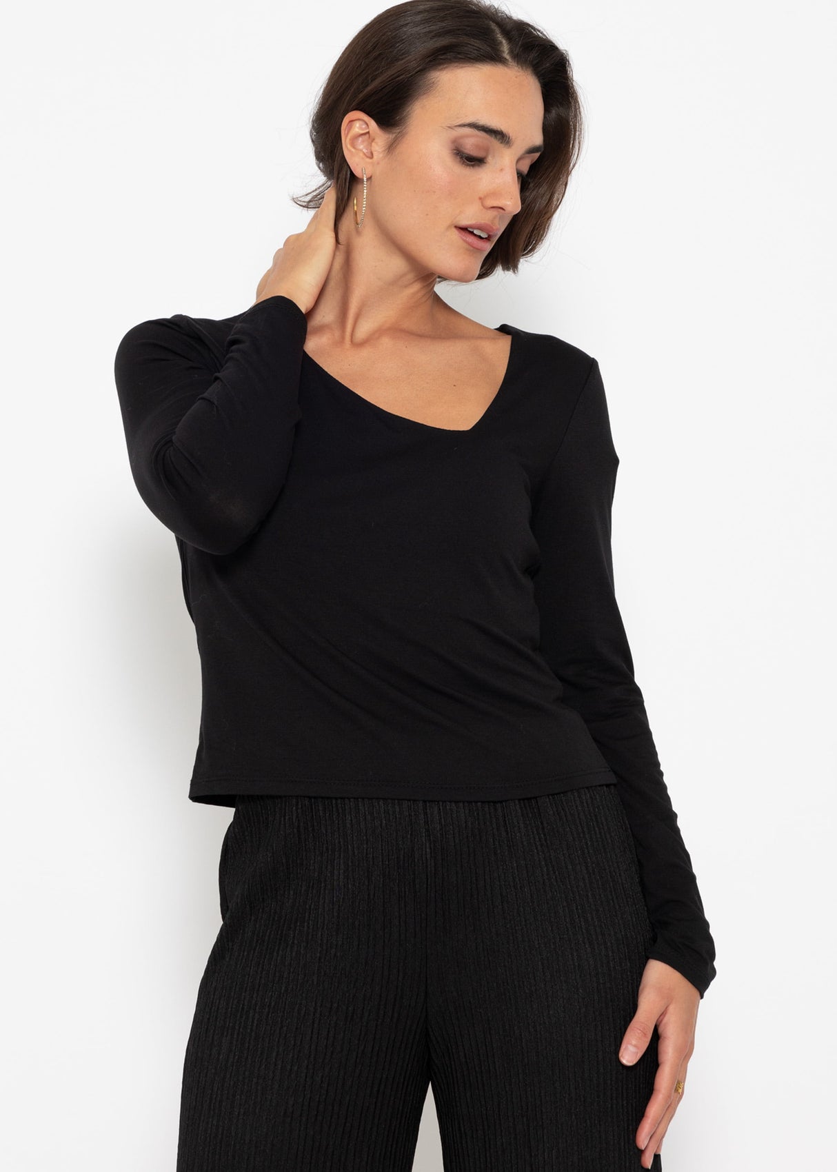 Long-sleeved shirt with asymmetric neckline - black