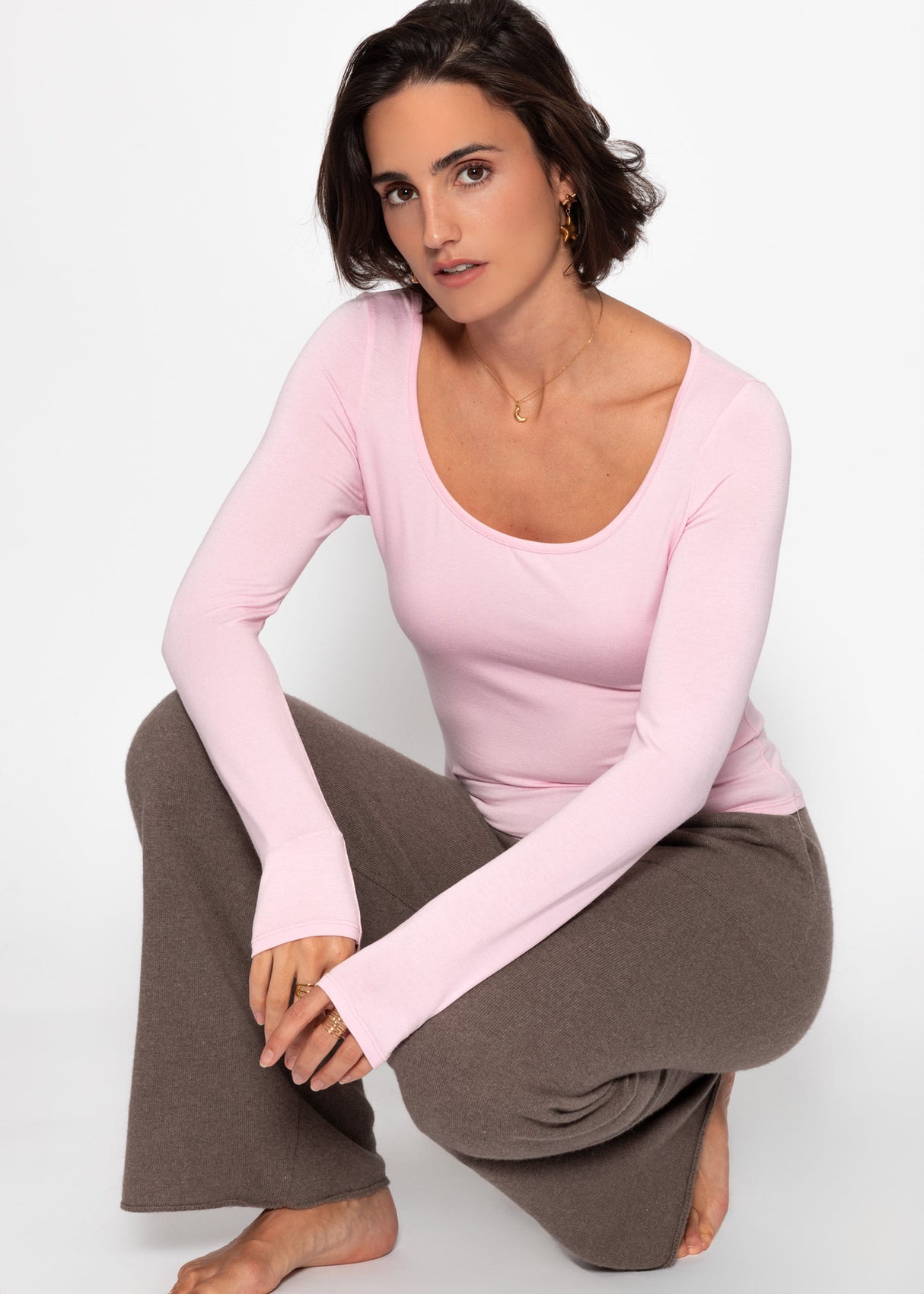 Long-sleeved shirt with neckline - pink