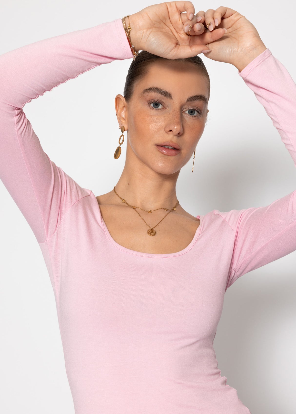 Long-sleeved shirt with neckline - pink