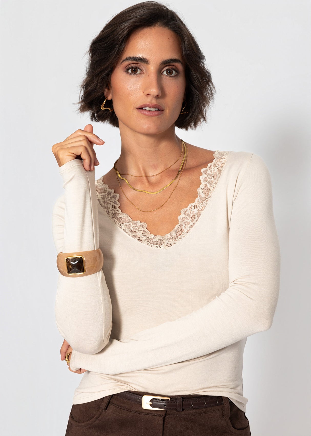 Langarmshirt mit Spitzenausschnitt - hellbeige