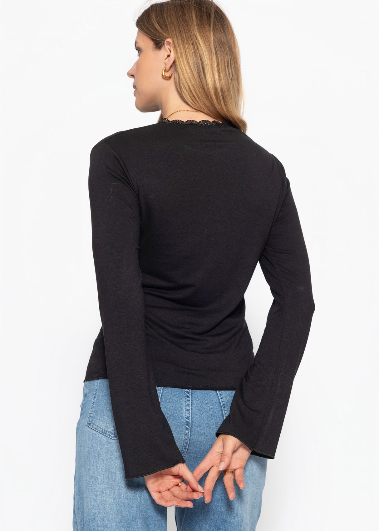 Langarmshirt mit Spitzeneinsatz - schwarz