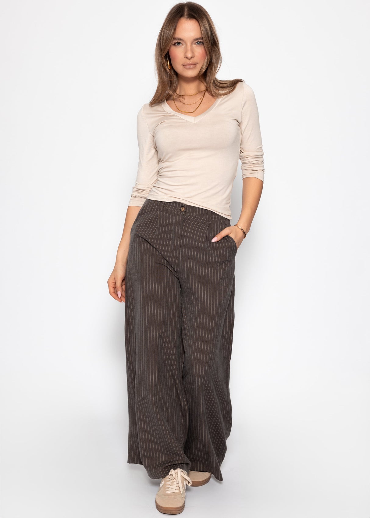 Long-sleeved shirt with V-neck - beige