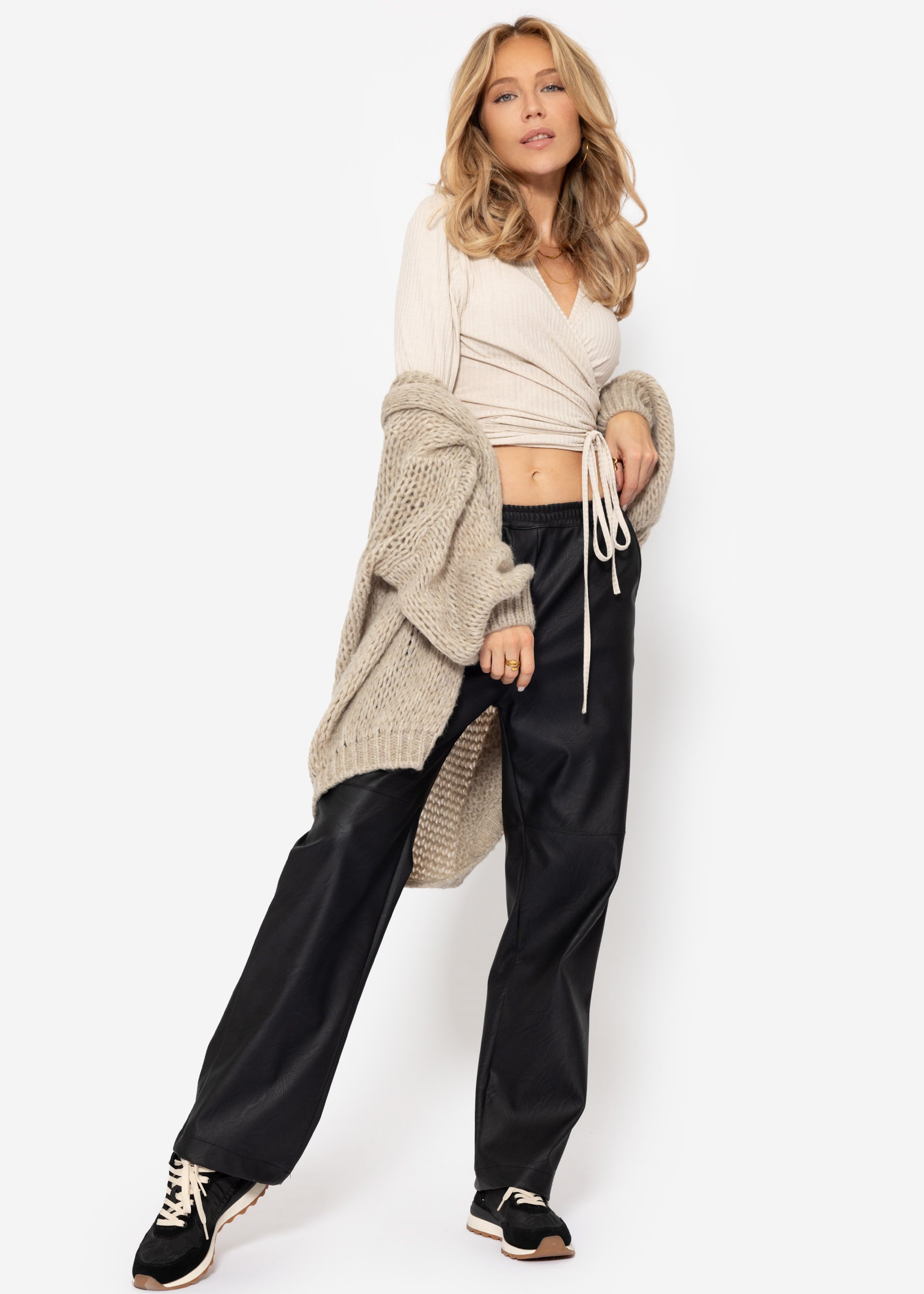 Long-sleeved wrap shirt - beige