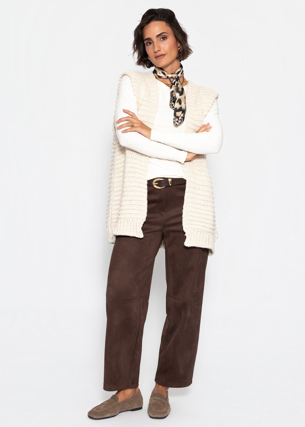Long sleeveless knitted vest with structured shoulders - off-white