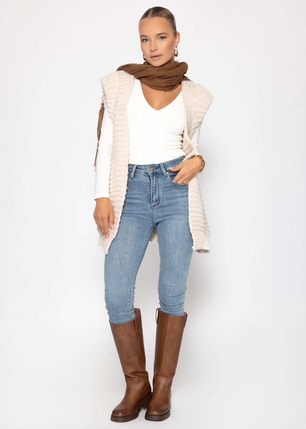 Long sleeveless knitted vest with structured shoulders - off-white