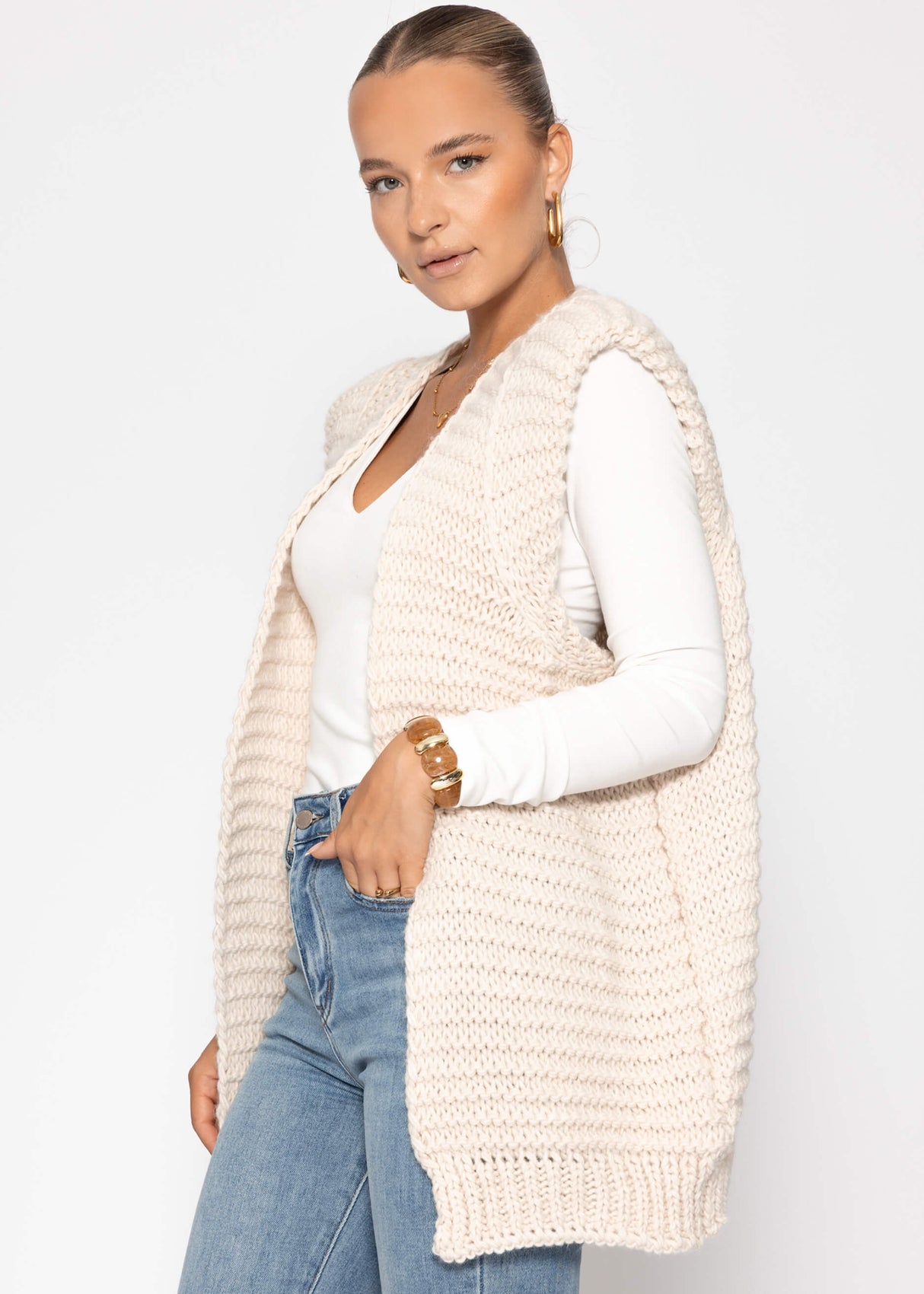 Long sleeveless knitted vest with structured shoulders - off-white