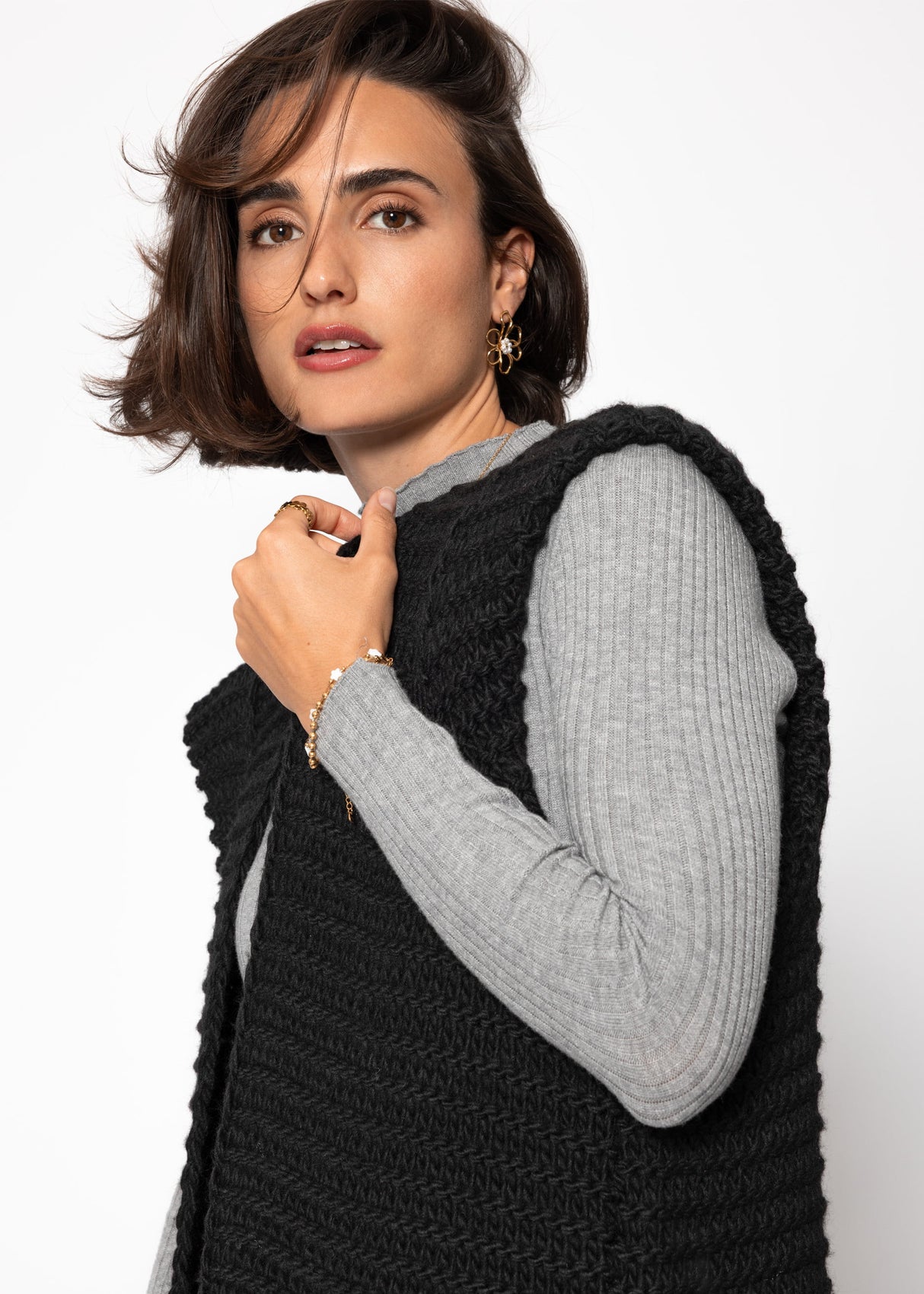 Long sleeveless knitted vest with structured shoulders - black