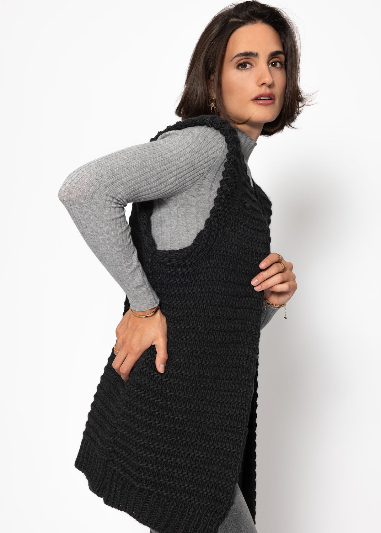 Long sleeveless knitted vest with structured shoulders - black