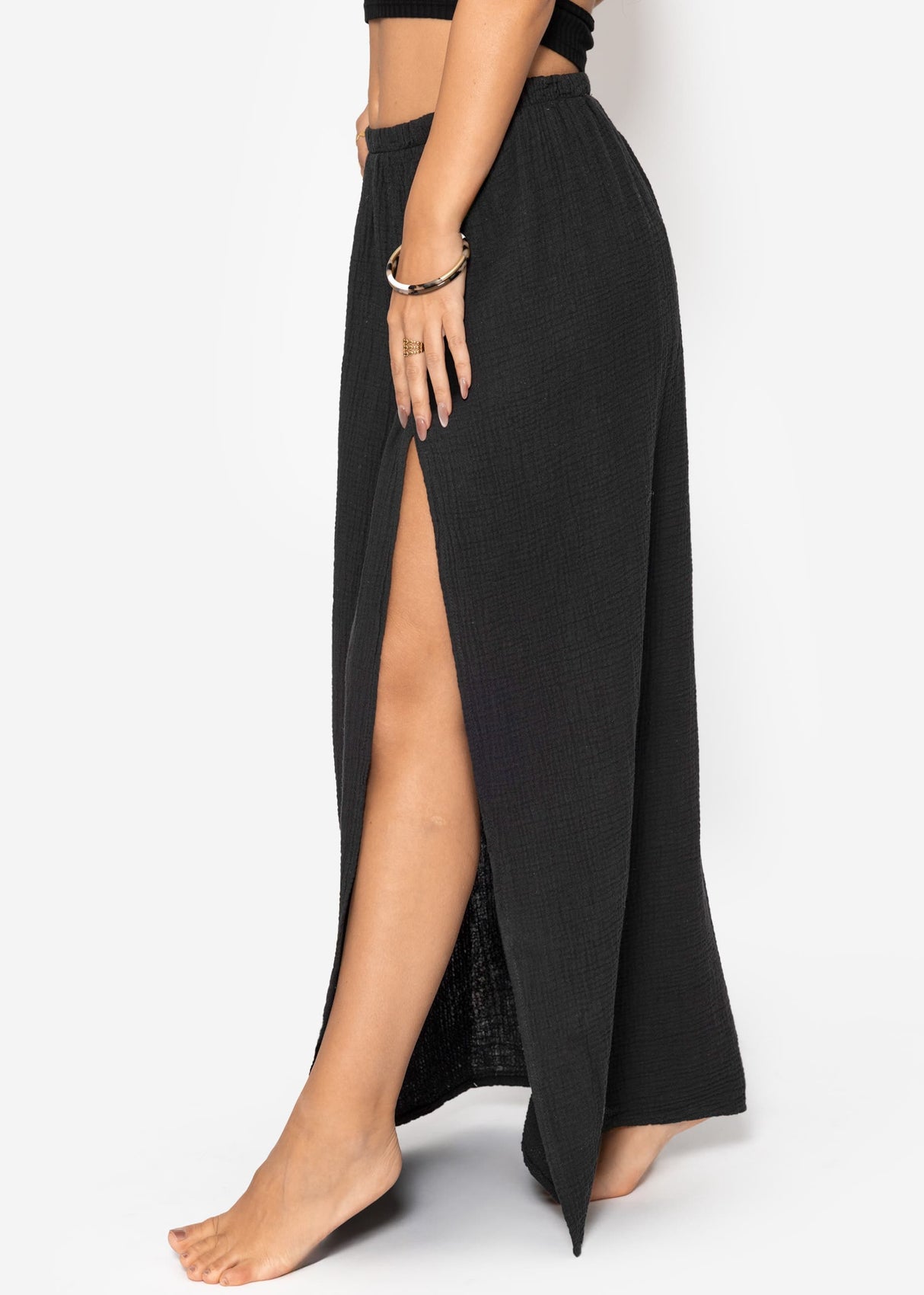 Long muslin skirt with high slit - black
