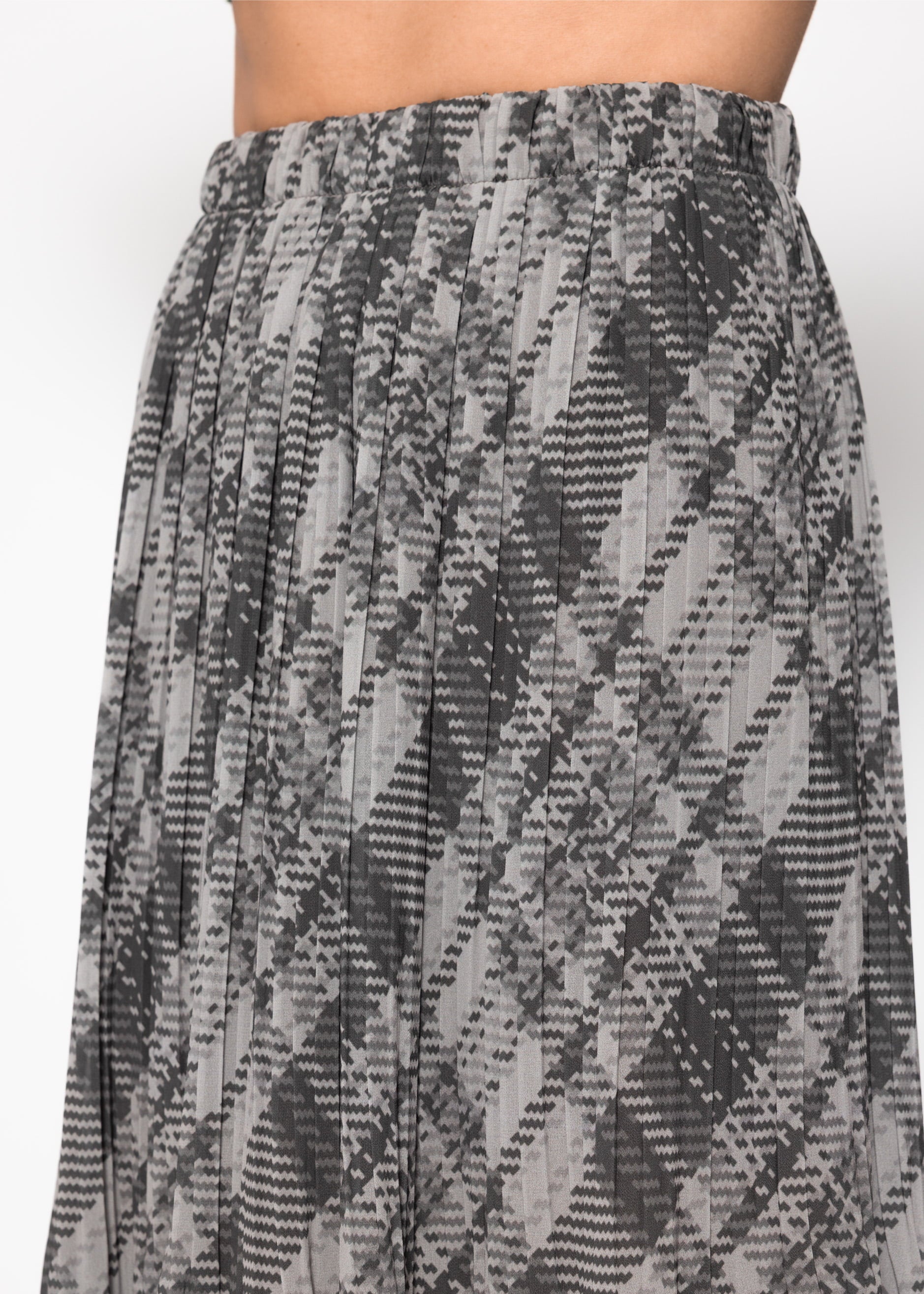 Long pleated chiffon skirt with checked print - gray