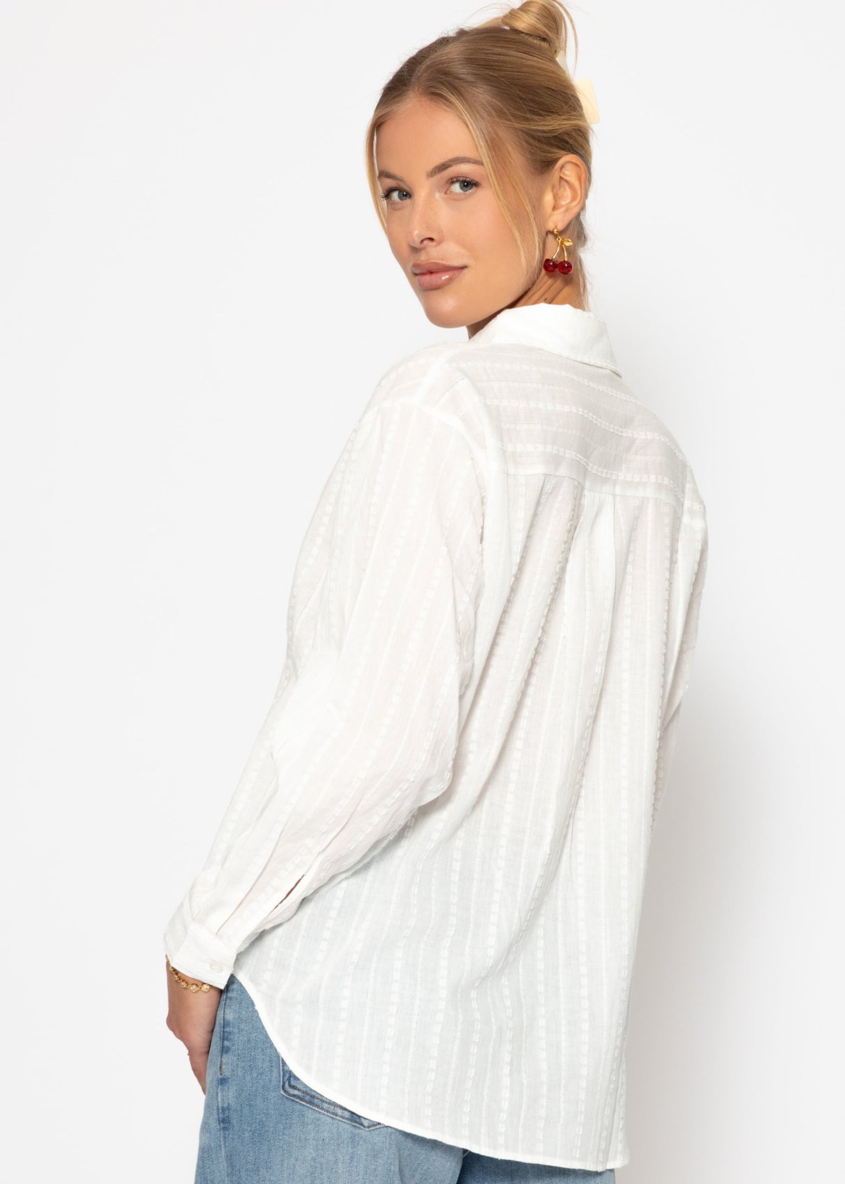 Casual blouse with structure - white