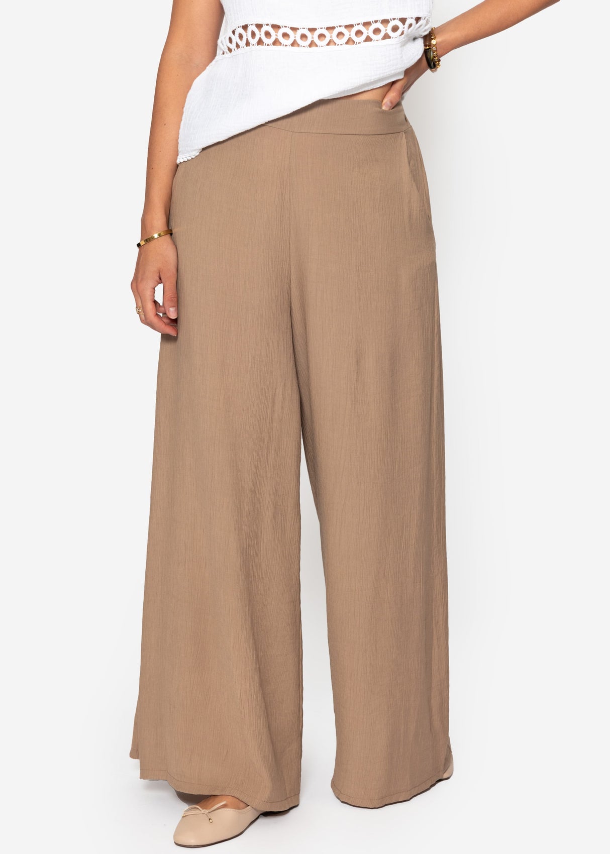 Lässige Hose in Crincle-Optik - hellbraun