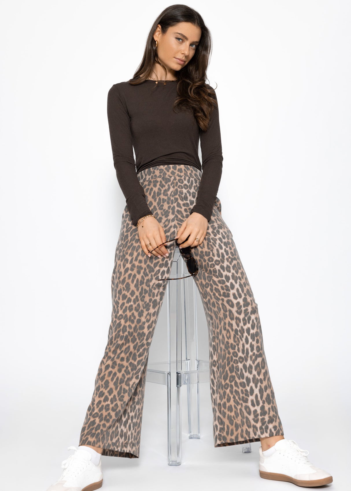 Lightweight, slightly transparent long-sleeved shirt with cashmere blend – dark brown