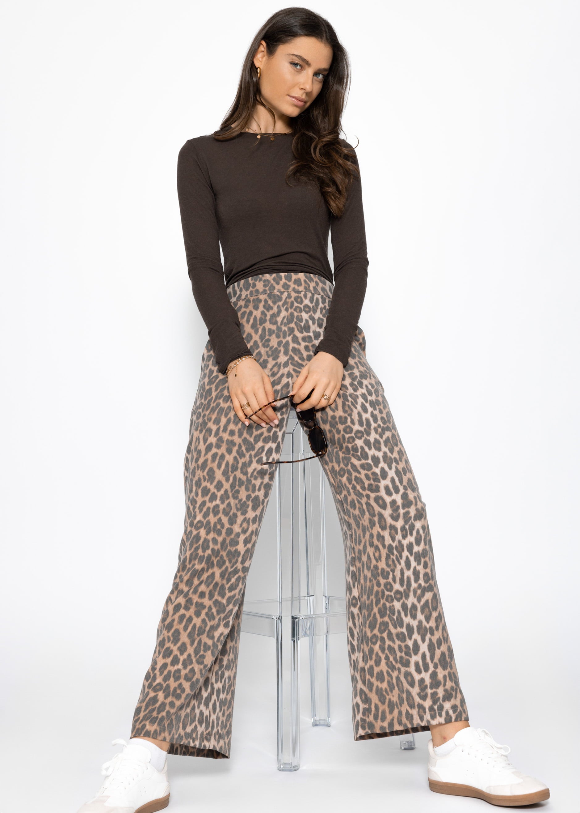 Lightweight, slightly transparent long-sleeved shirt with cashmere blend – dark brown