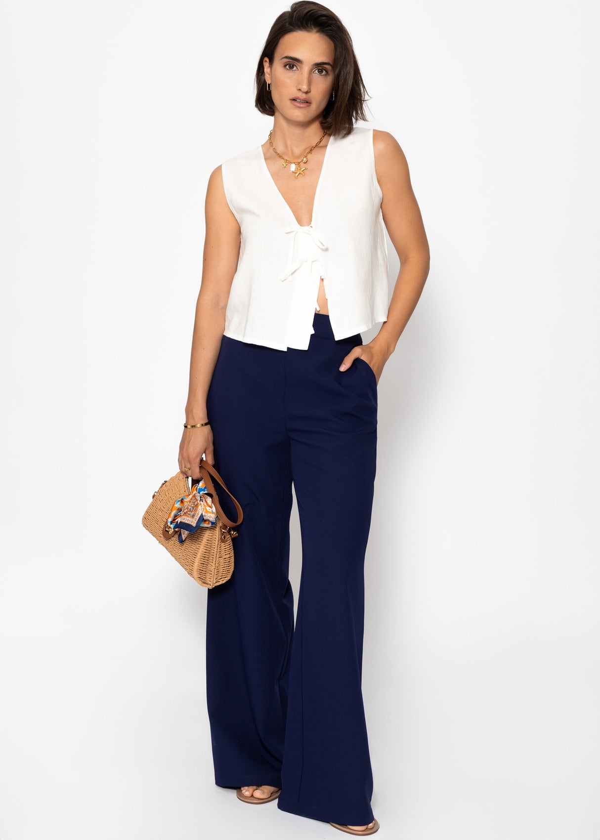 Linen top with bow closure - white