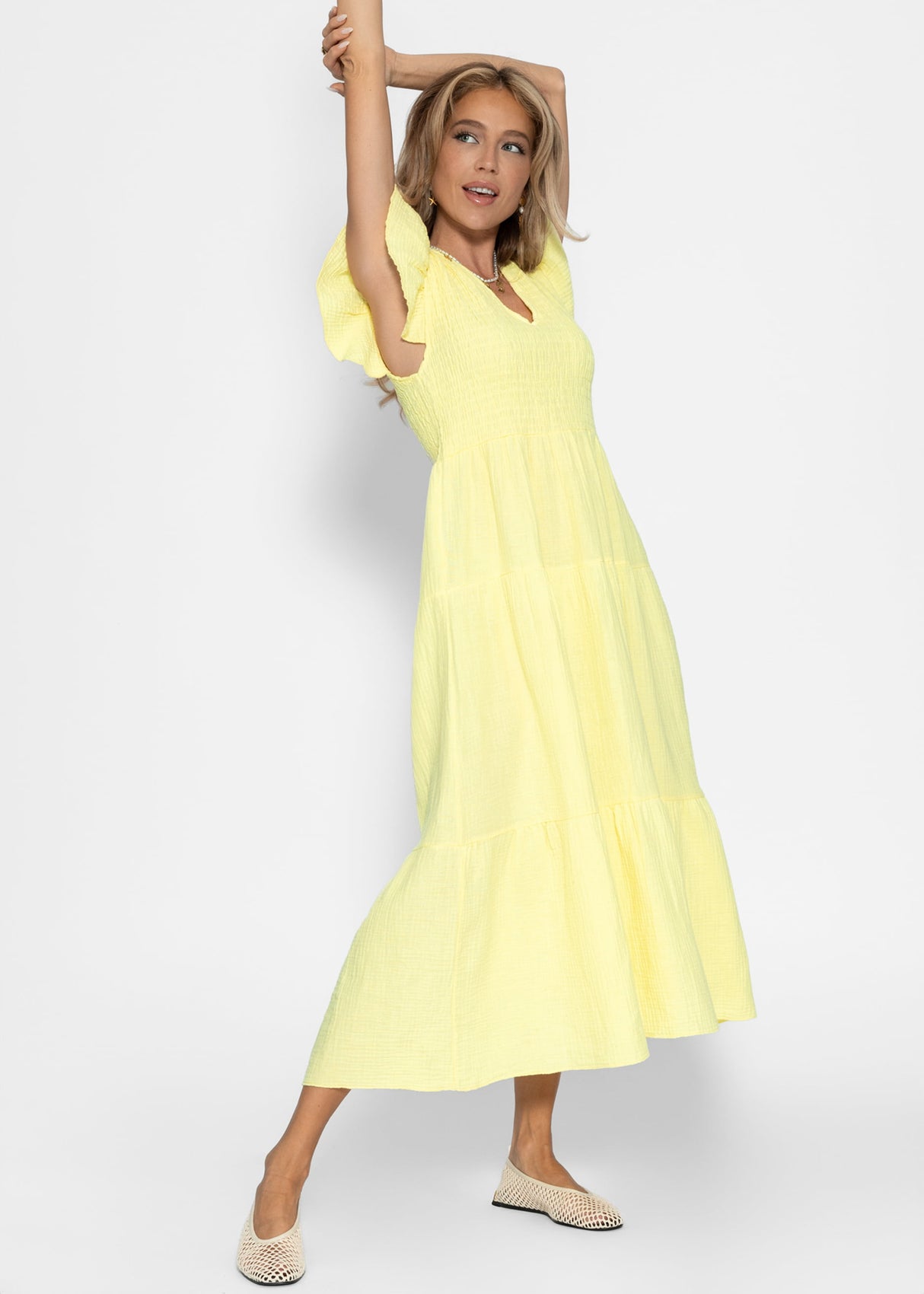 Maxi Musselin dress with ruffles and winged sleeves - butter yellow