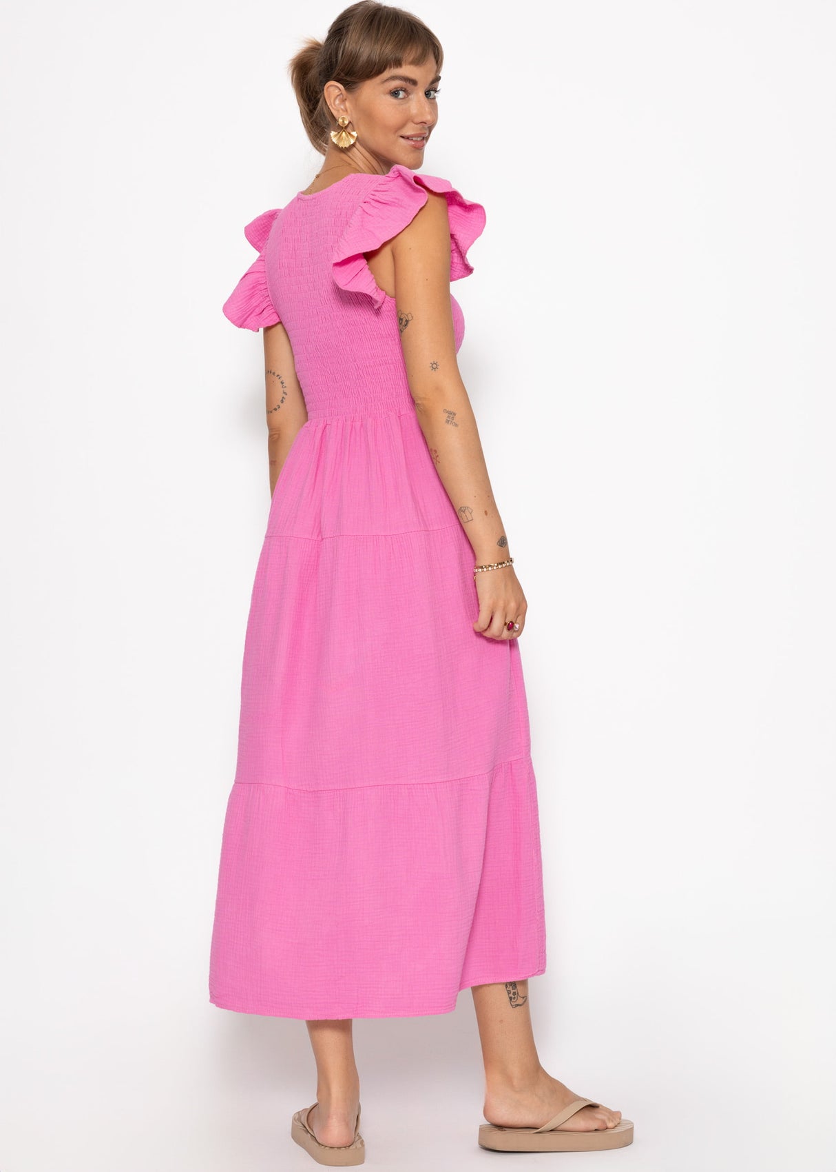 Maxi Musselin Kleid mit Volants und Flügelärmel - pink