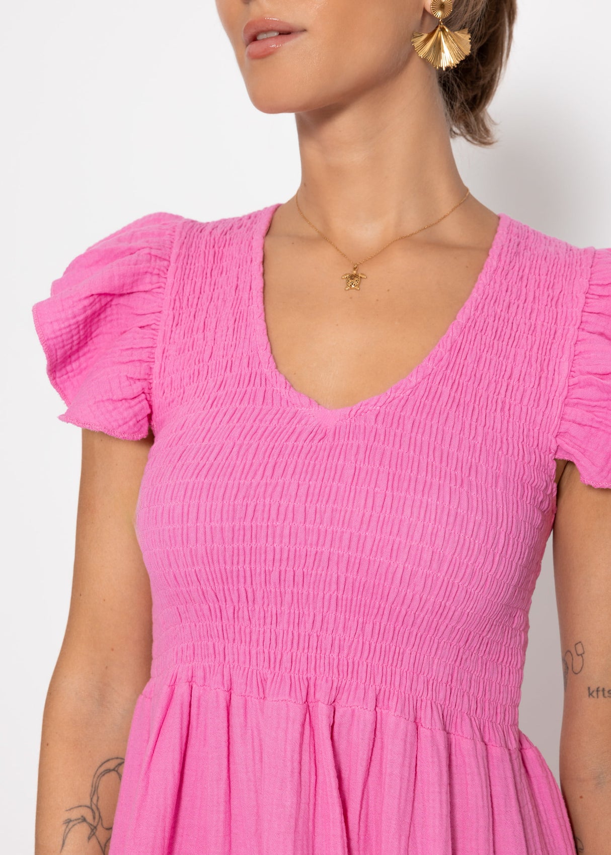 Maxi Musselin dress with ruffles and winged sleeves - pink